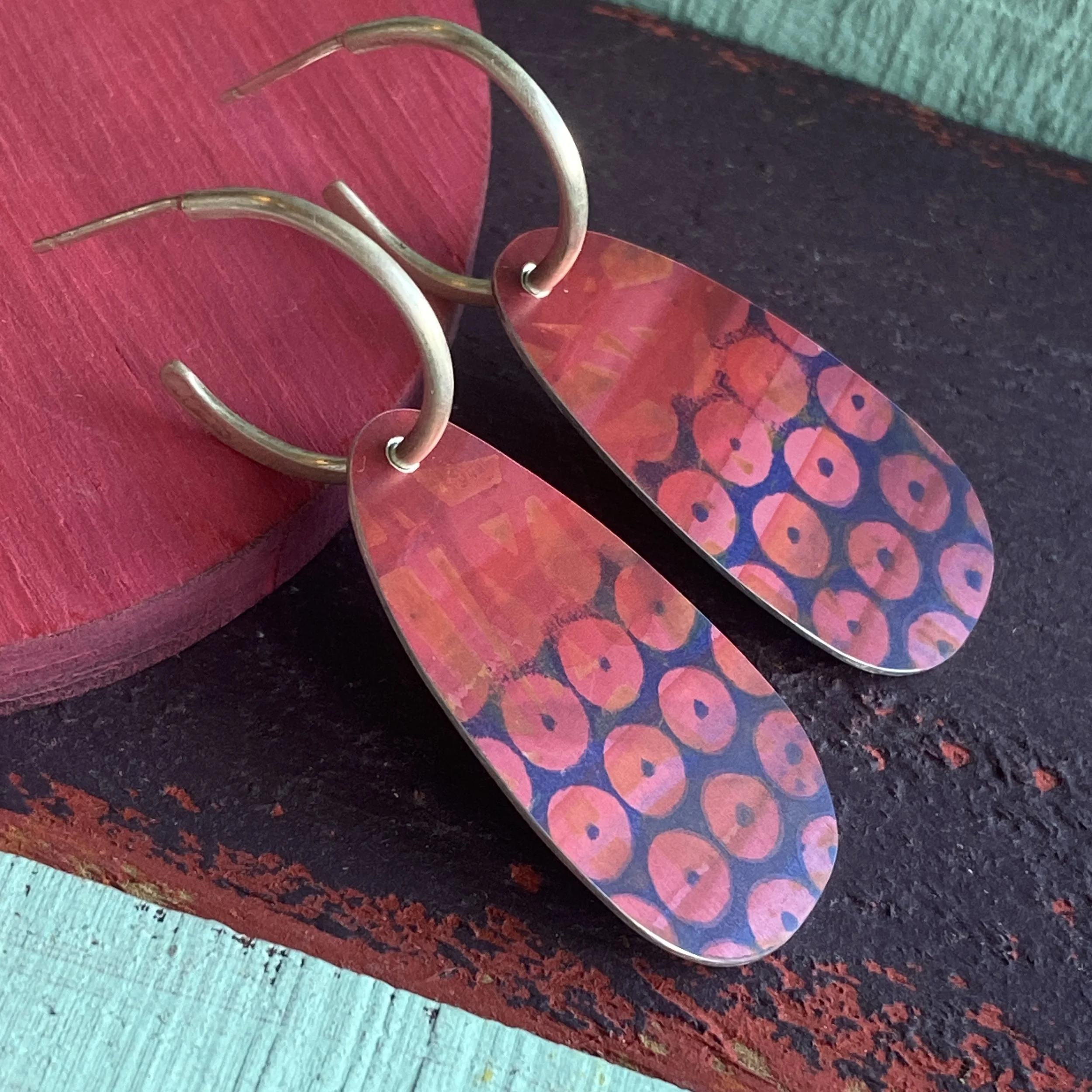 Reversible Oval Drop Hoop Earrings-Green/Pink/Red