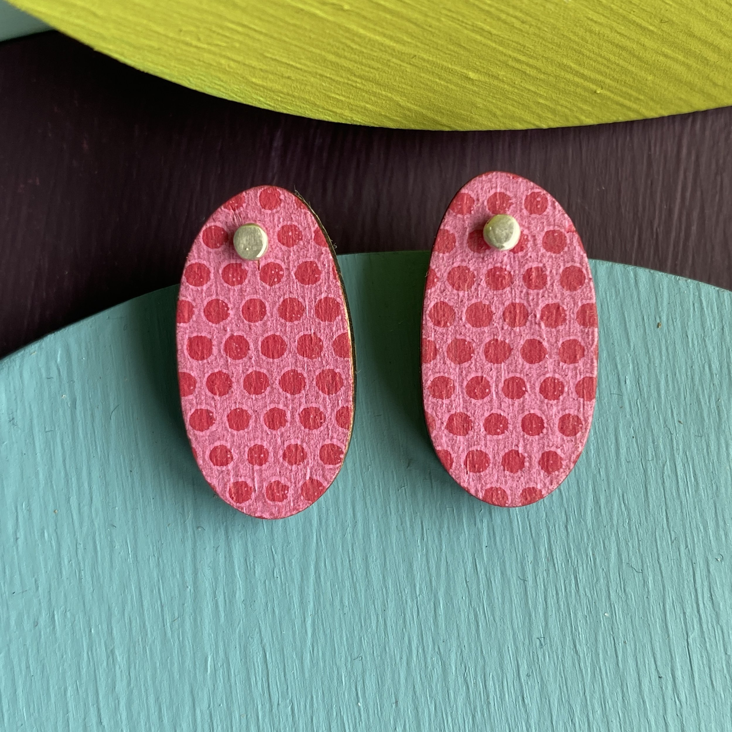 Elongated Wibbly Reversible Printed Studs Pink/Green patterns