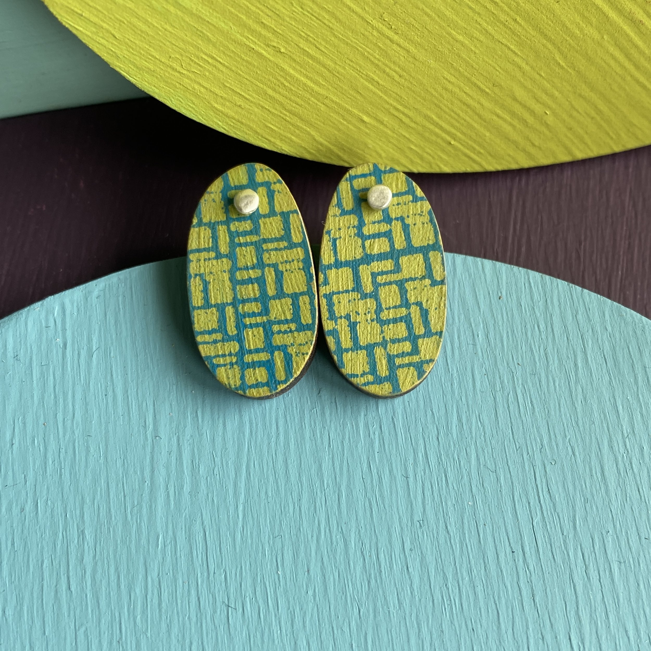Elongated Wibbly Reversible Printed Studs Pink/Green patterns