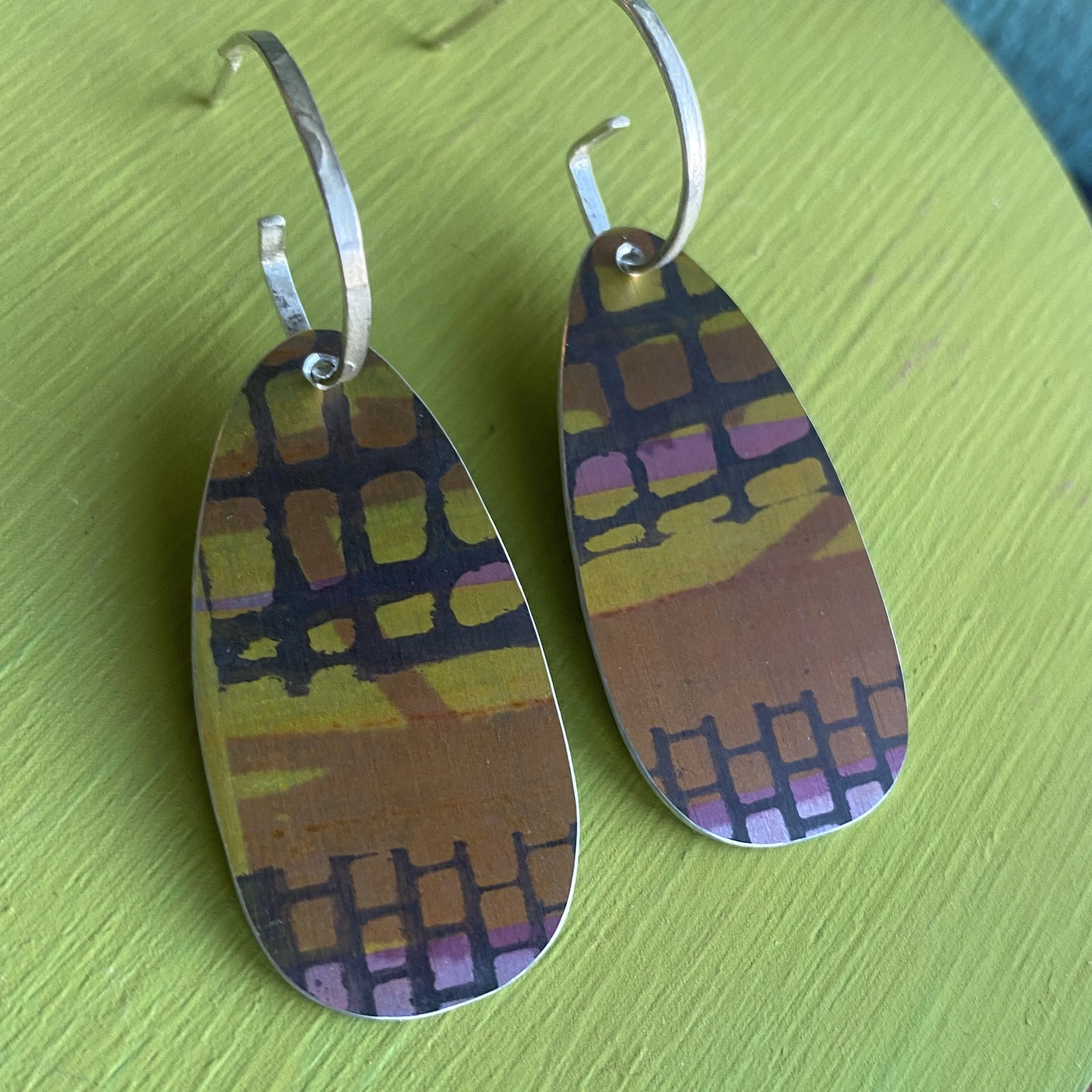 Reversible Oval Drop Hoop Earrings-Green/Pink/Red