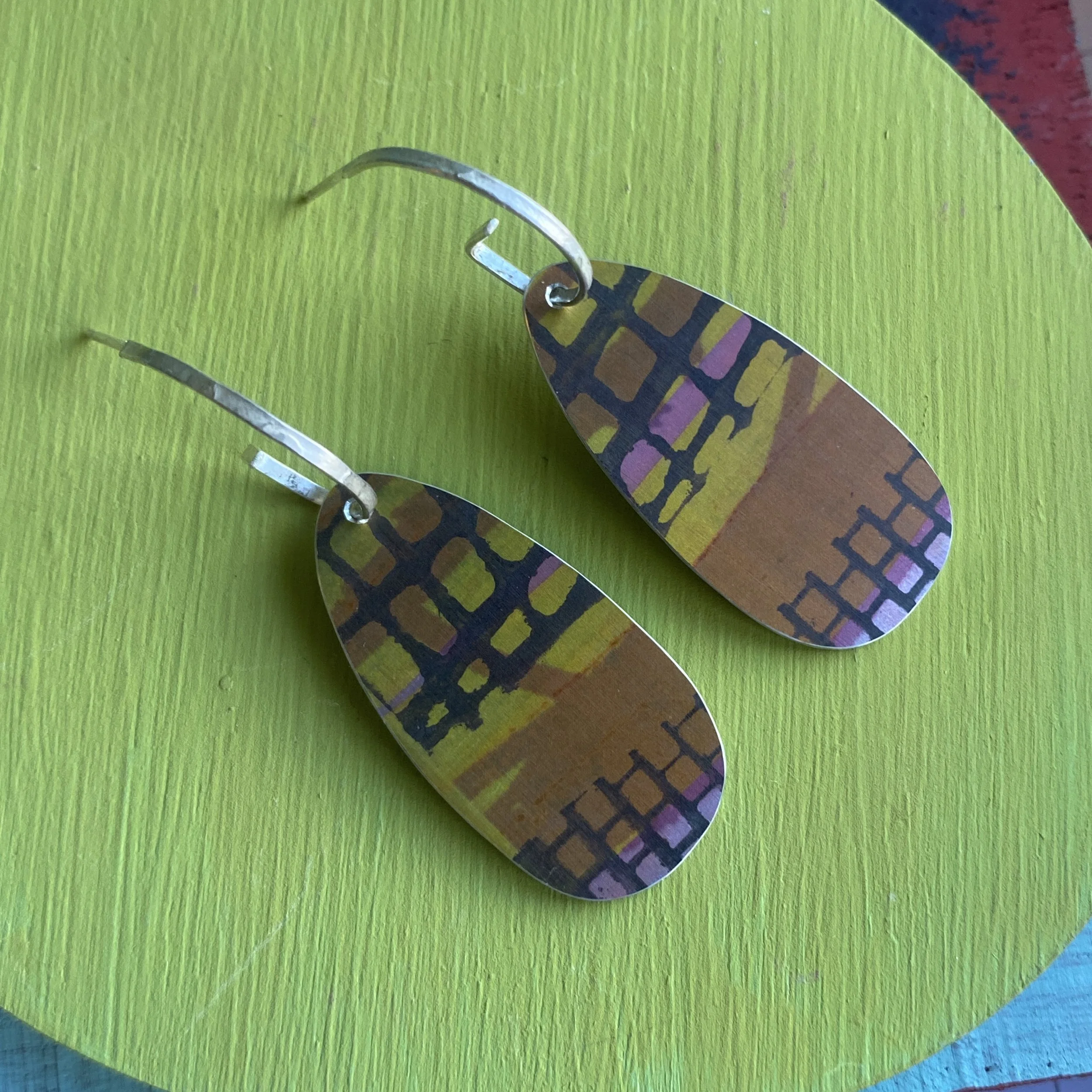 Reversible Oval Drop Hoop Earrings-Green/Pink/Red