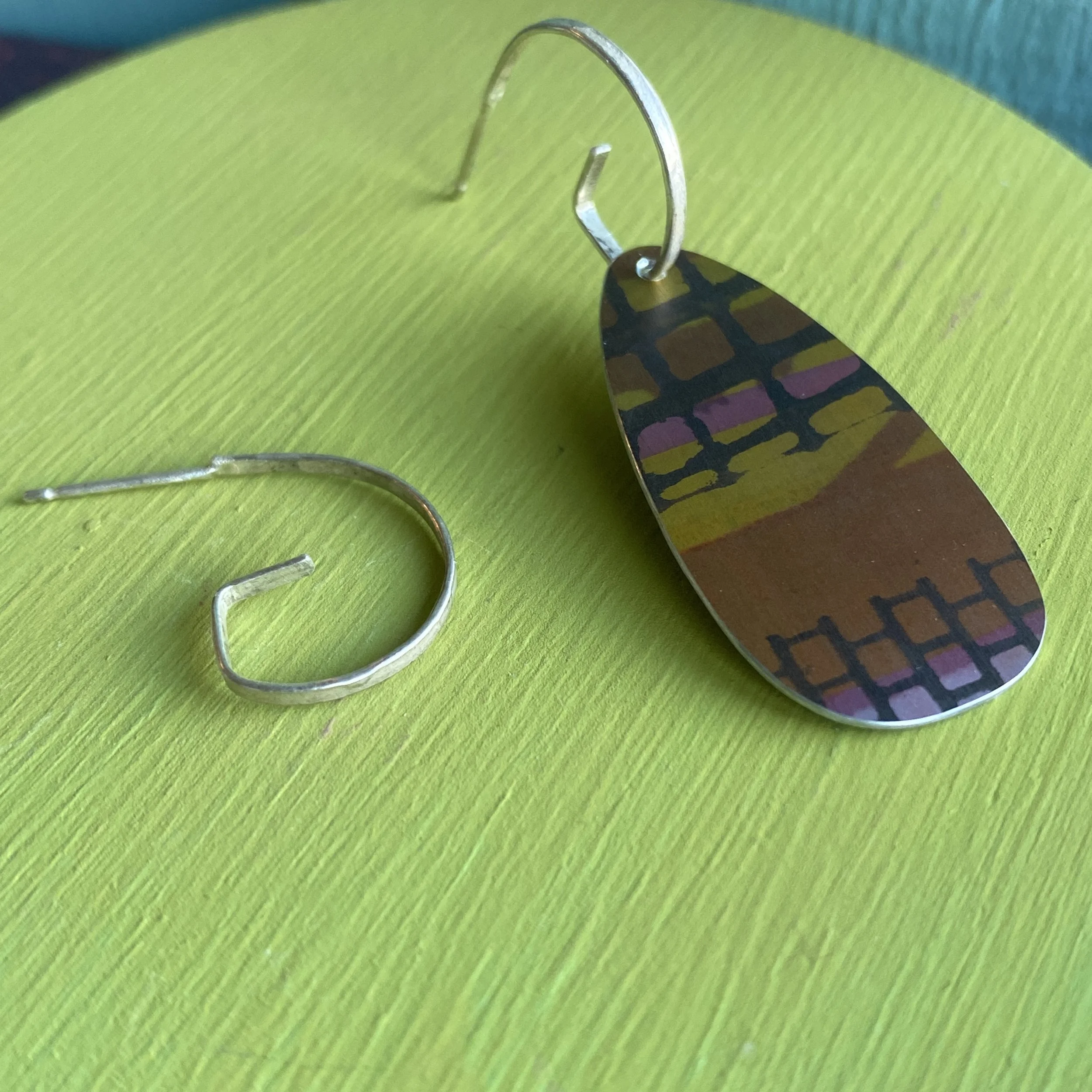 Reversible Oval Drop Hoop Earrings-Green/Pink/Red