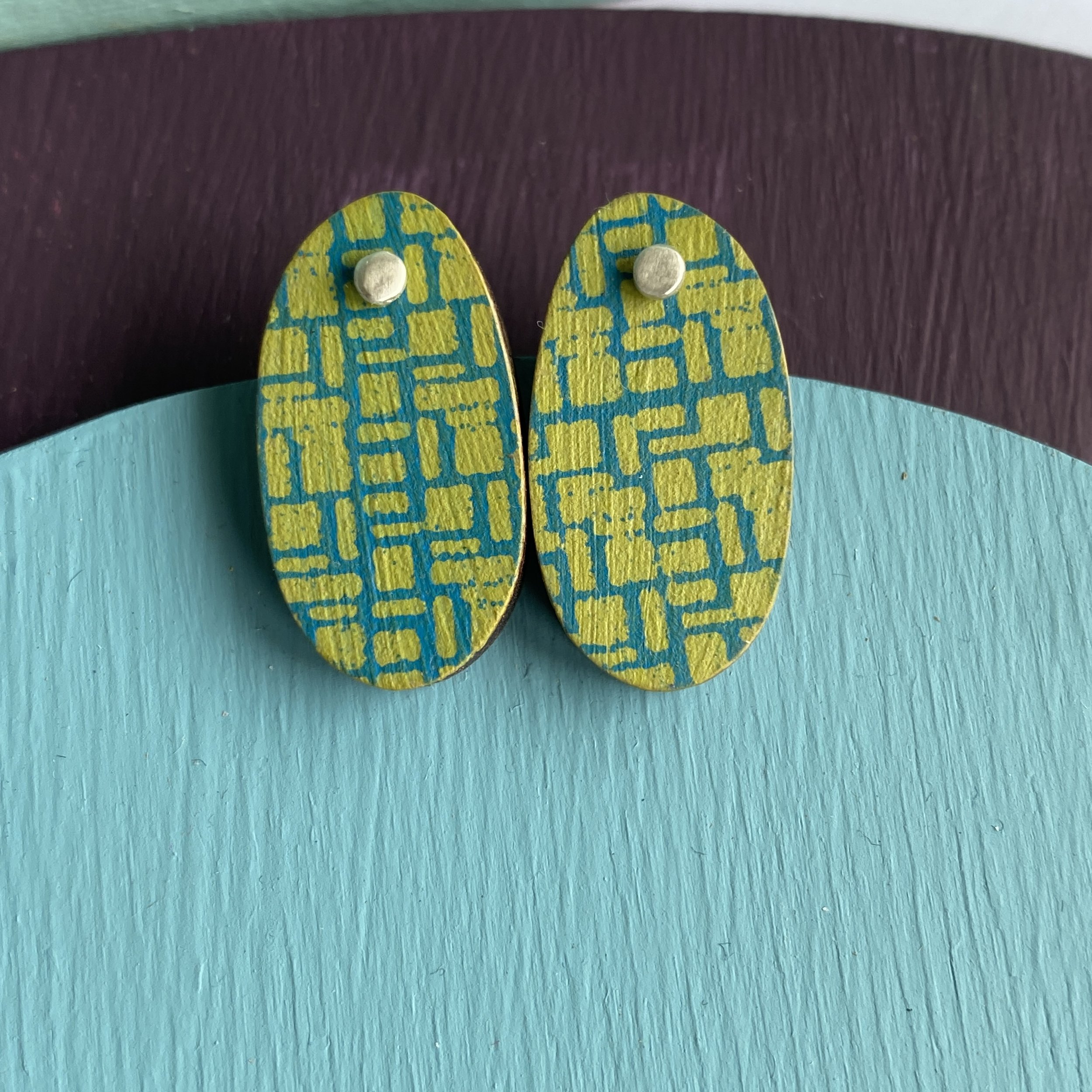 Elongated Wibbly Reversible Printed Studs Pink/Green patterns