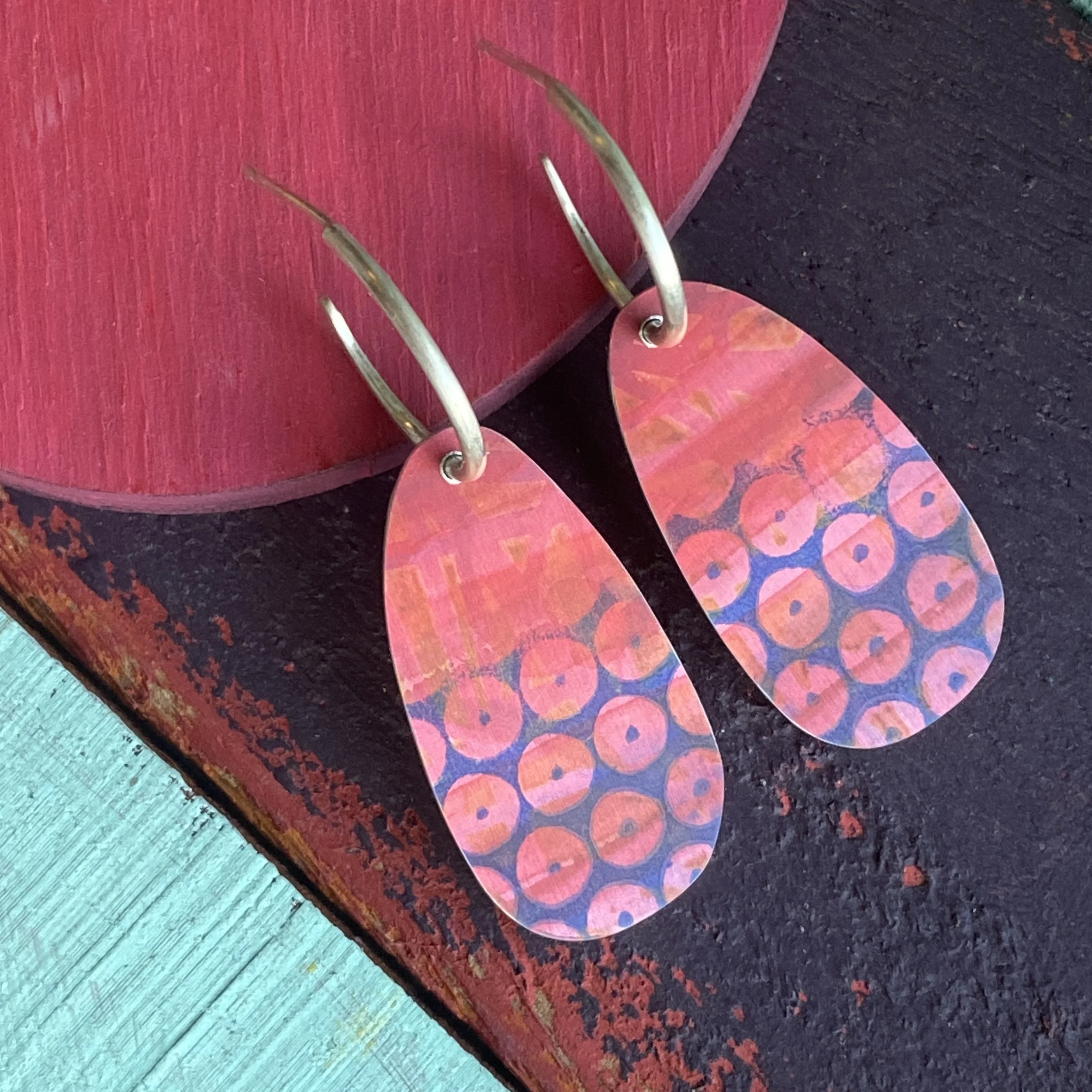 Reversible Oval Drop Hoop Earrings-Green/Pink/Red