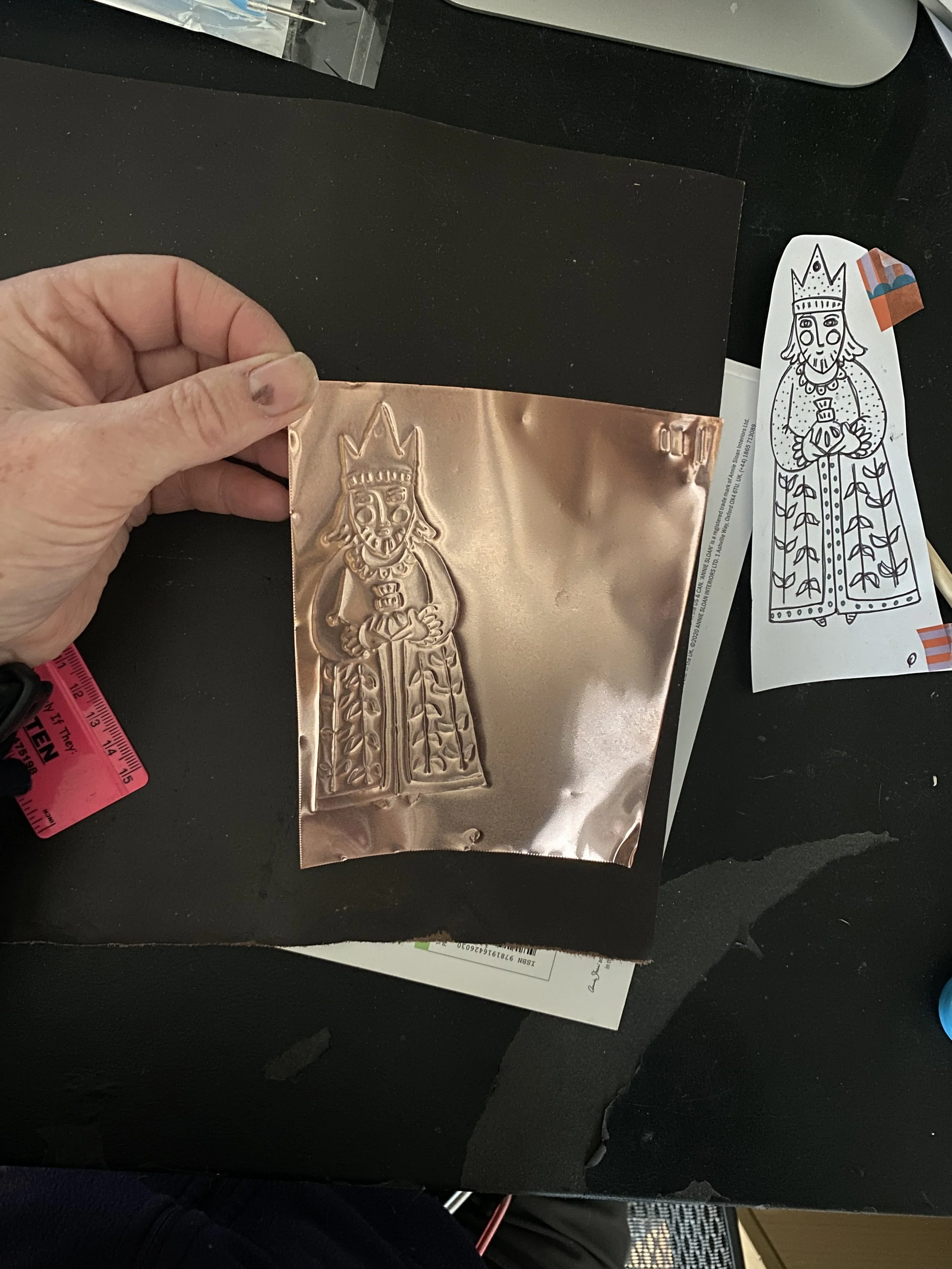Embossed Christmas decorations workshop