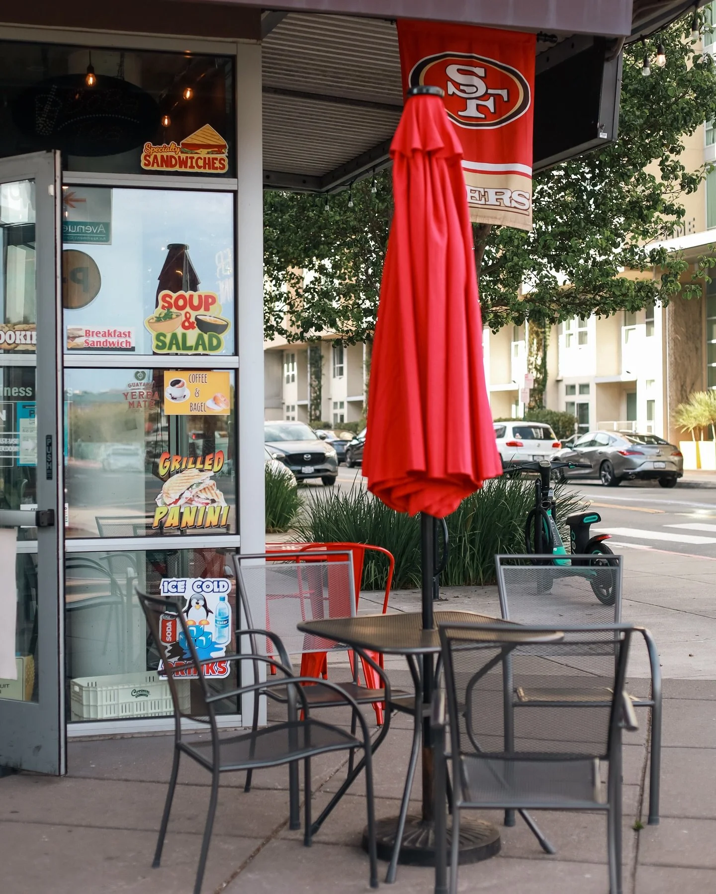 Feeling the red hues lately 🌺