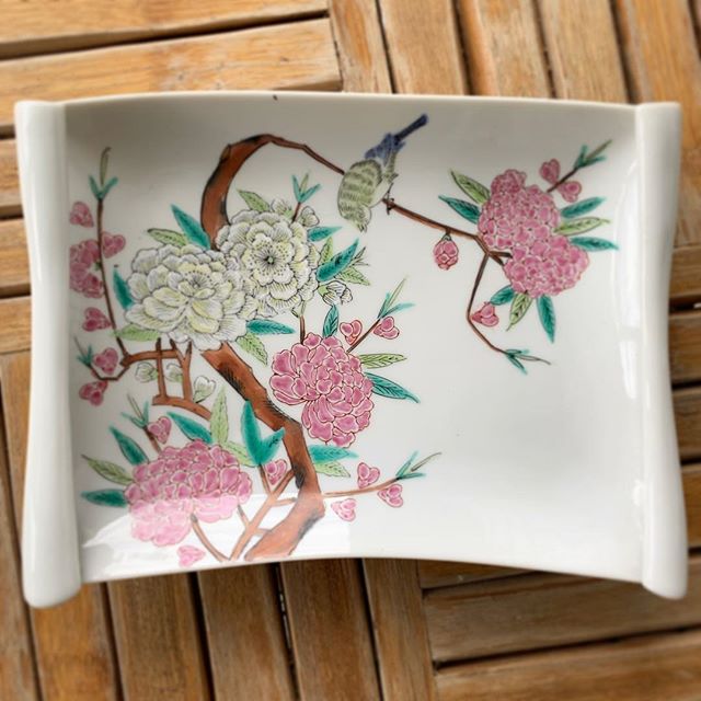 #chinoiserie #springtable #vintagechina #chrysanthemum