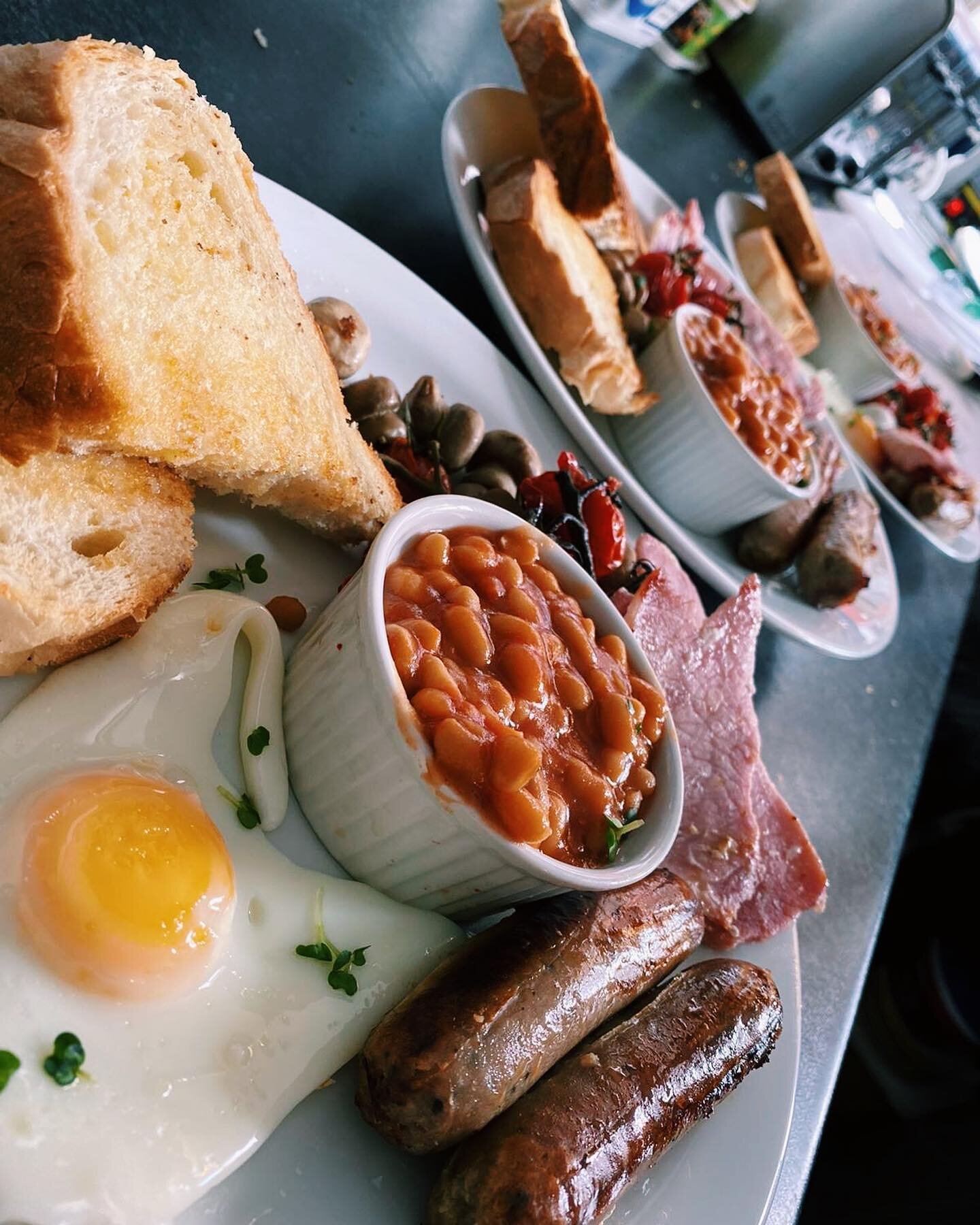 Sunday brunch starting at 10am, lines like these are the norm. There&rsquo;s something better about brekkie when it&rsquo;s been made by someone else ✨
.
.
.
.
.
.
.
.
.
.
.
.
.
#nottingham #notts #lovenotts #indienotts #visitnottingham #cafe #hockle