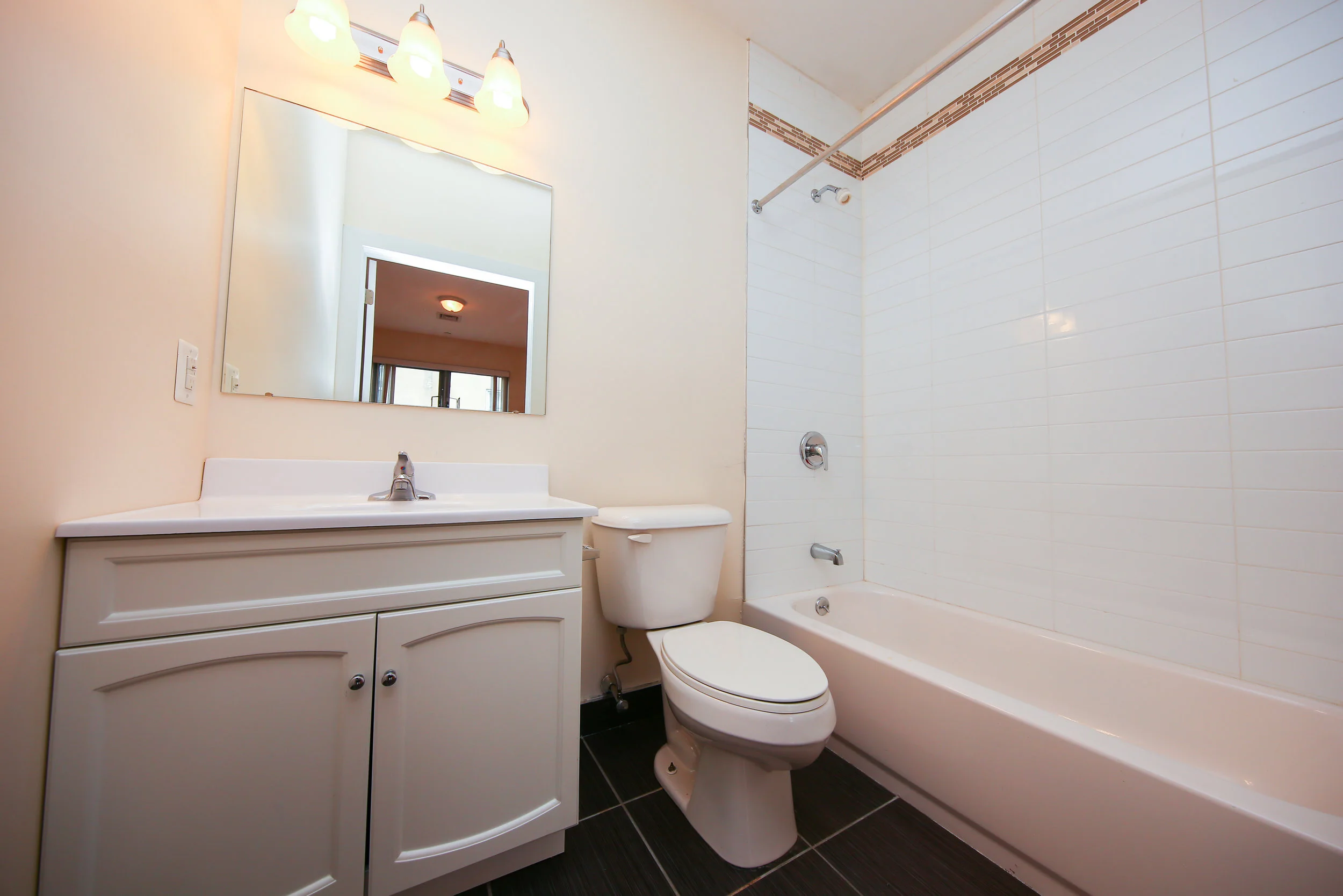 Three Bedroom Apartment Near Temple University The Greenery