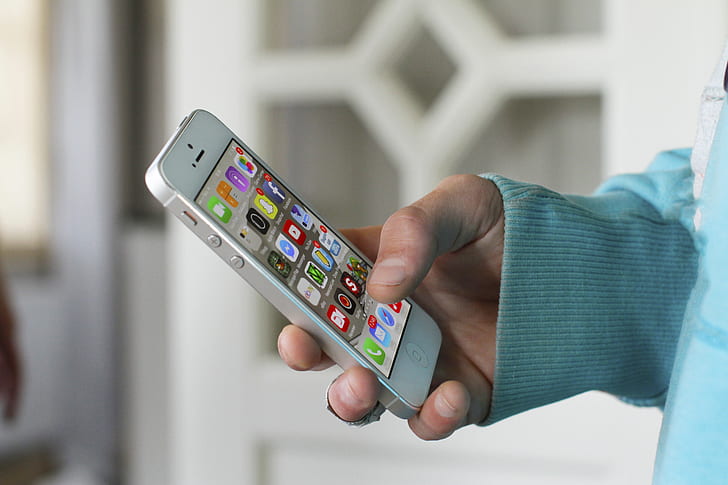 iphone-4s-technology-mobile.jpg