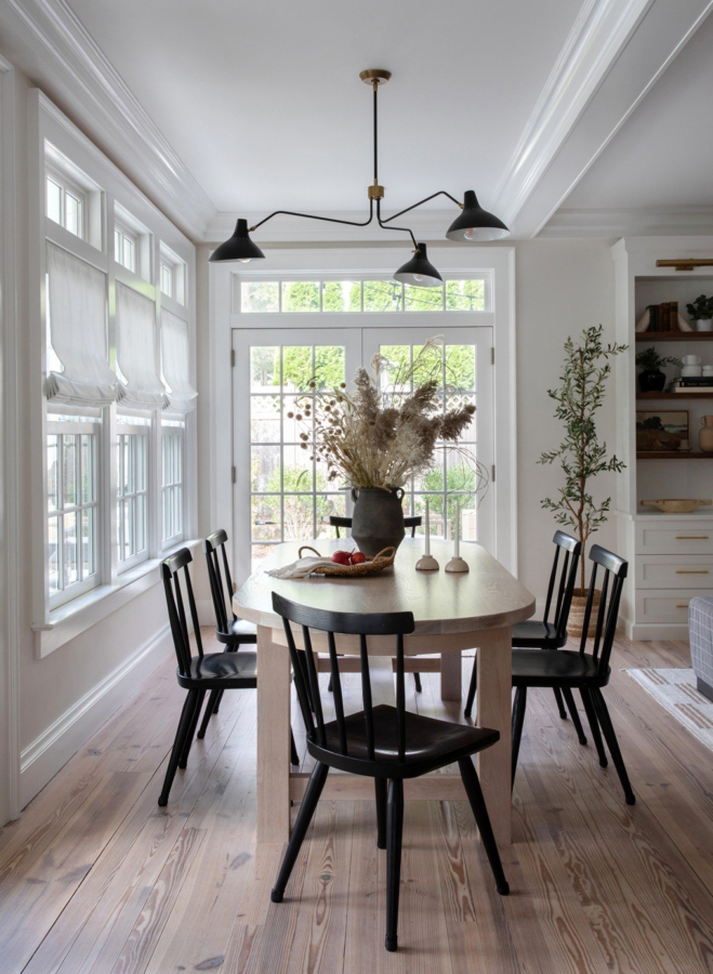 One of our favorite shots from our Woodmont Project.  The perfect balance of warm wood tones and black modern accents. The beauty of this dining space is that it is both beautiful AND functional.  The young family of five needed a casual dining areas