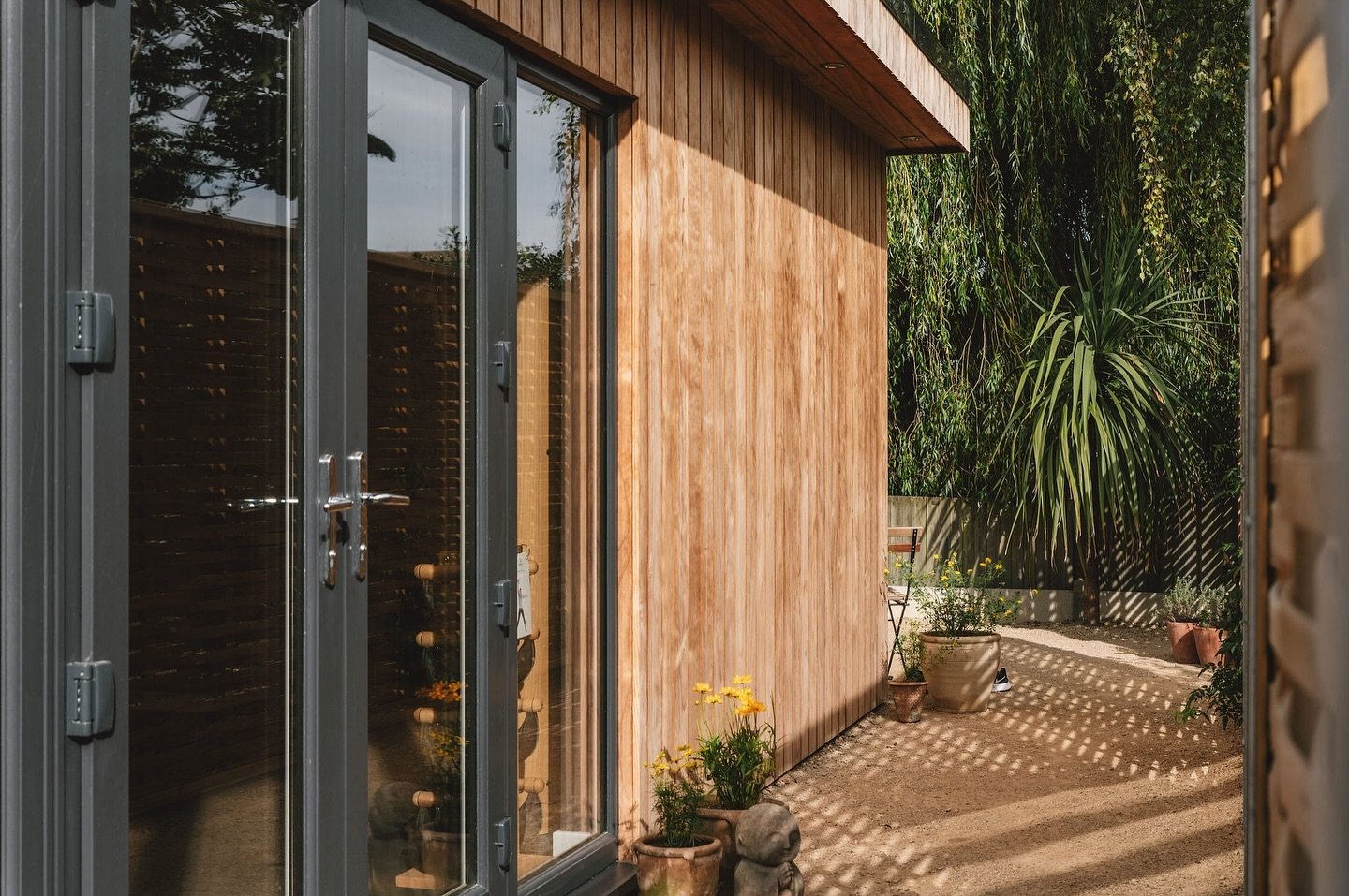 Summer has arrived at The Box.

Limited PT sessions available on Thursday and Friday. Also available for solo bookings DM for more details.

#personaltrainer #thebox #whitstable