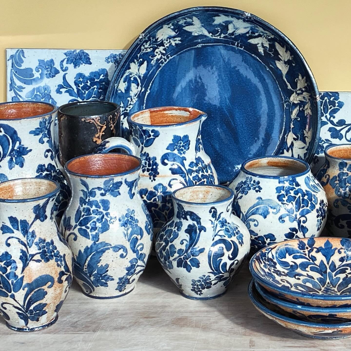 Friends! I&rsquo;m Opening my studio doors on SUNDAY DECEMBER 17 11-3pm for a Holiday Sale 🌲 🔔 
457 Degraw street Brooklyn NY
Mostly Indigo Collection and some treasures, also seconds priced to sell 💛 almost no mugs
It&rsquo;s been a while since I