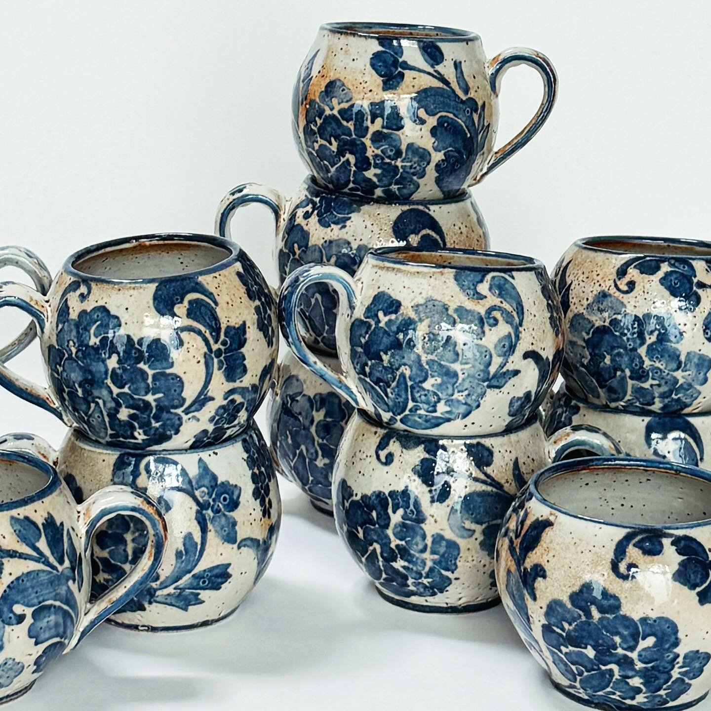 Indigo Caf&eacute; au Lait mugs💙💙available Thursday at noon! Webshop will go live 10/3 at 12pm EST
Curvy Vases and Platters available too💙pieces will ship Friday
Happy Sunday from rainy Brooklyn