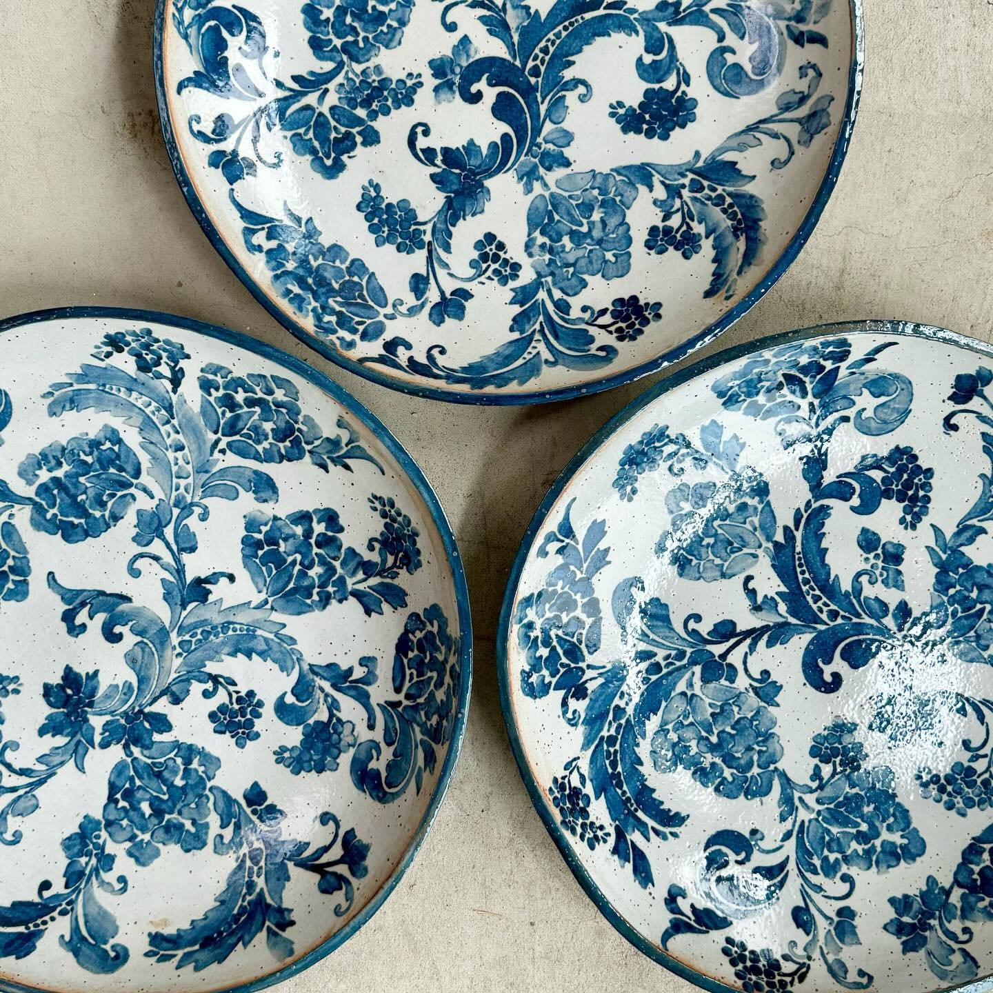 These are called Indigo Seasonal Servers and they&rsquo;re 16&rdquo; diameter, lovely for bringing your delicious food to the table!
My WEBSHOP will be LIVE tomorrow Thursday October 3 at NOON EST!
It&rsquo;s a small drop of mugs and these servers an