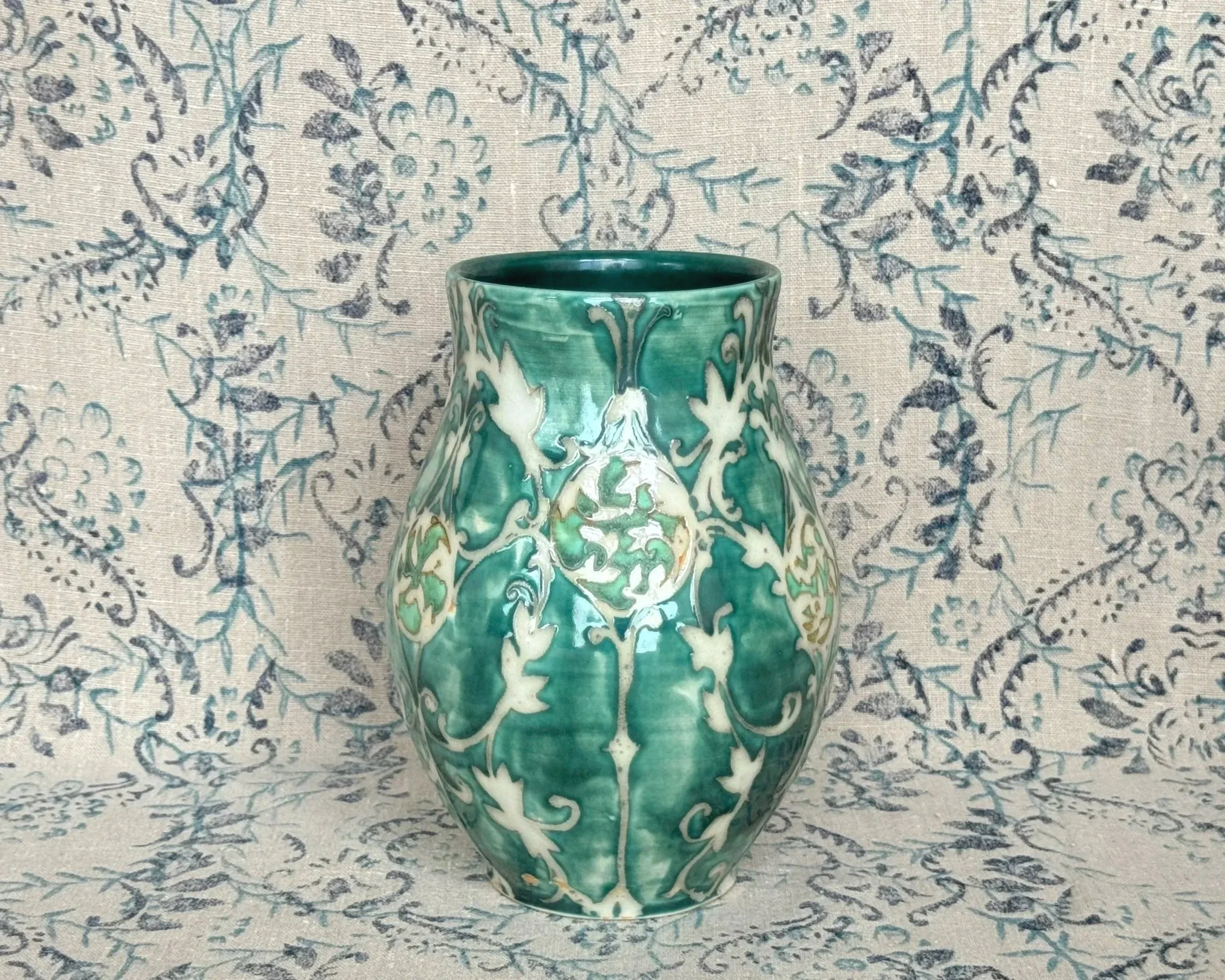Painted%2BPorcelain%2BVase%2Bgreen%2B%2B%2B%2BIMG_2504.jpg