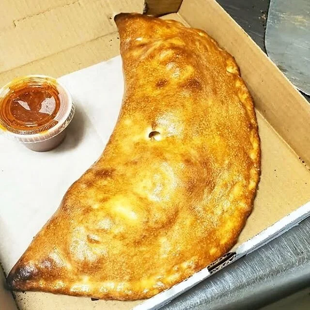 Ready for Takeout Tuesday!? Order a delicious Calzone🌛 Choose from plain cheese, veggie, Italian or make your own combo to order! #hogislandsteaks #hogisland #phoenixville #phoenixvillepa #phoenixvillefoodie #moon #calzone #pizza #hogislandpizza #pi