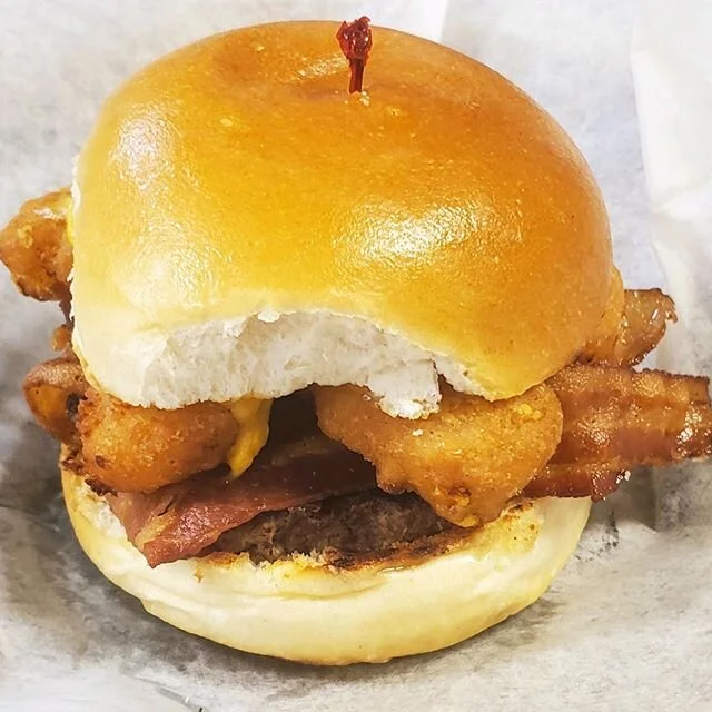 Quarantine has us getting creative! Try our new Mac and Cheese Bite Bacon Burger and celebrate National Burger Day!! 🍔 #hogislandsteaks #hogisland #hogislandpizza  #phoenixville #phoenixvillepa #phoenixvillefoodie #philadelphiafood #phillyfoodie #ph