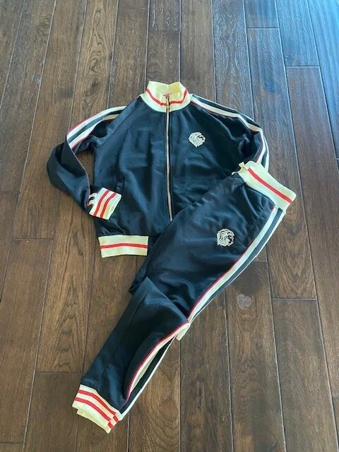 Womens black.jpg