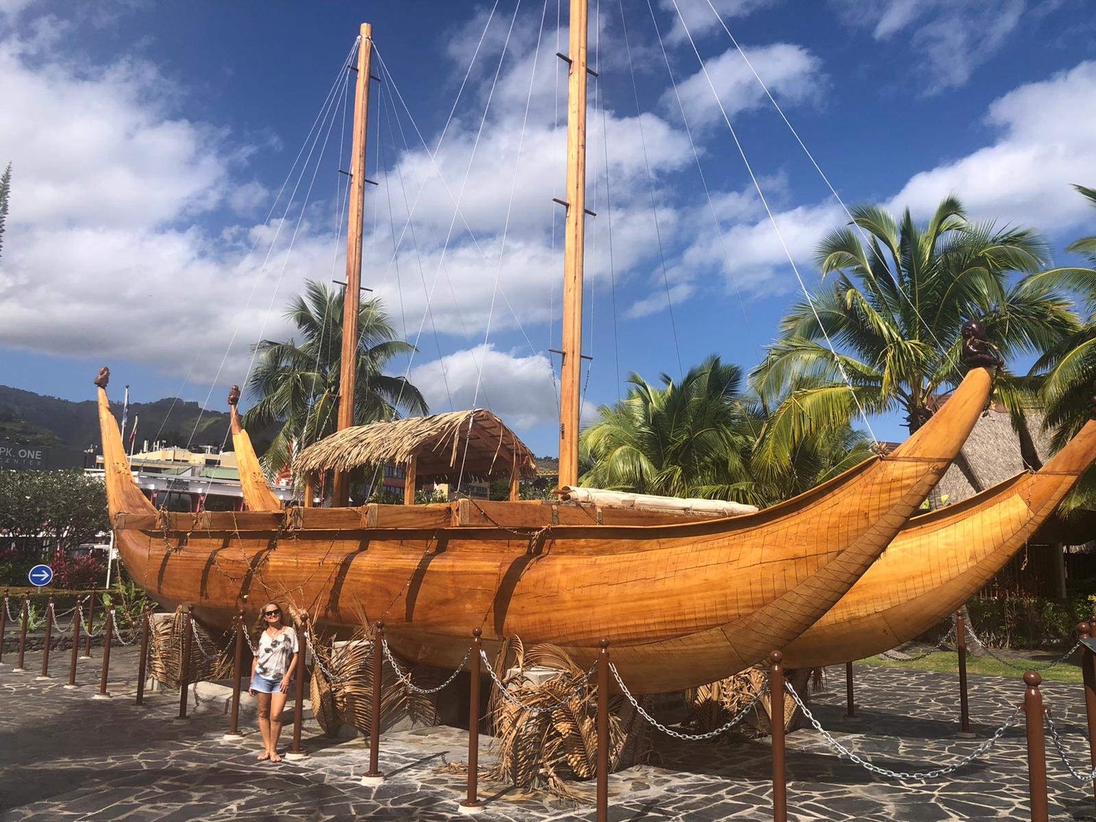Embarcação tradicional polinésia
