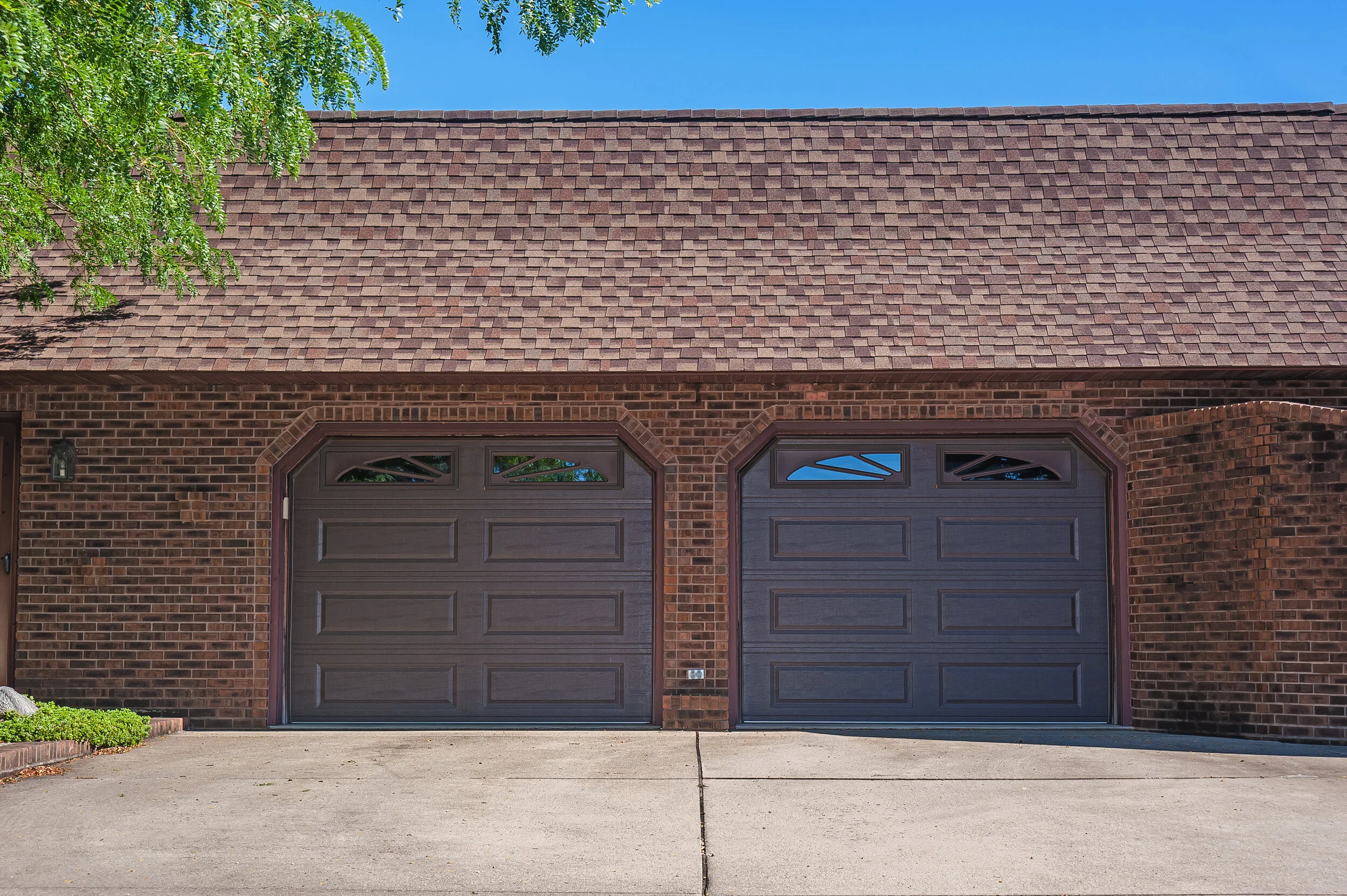 New Garage Doors Installation in Phoenix and Tucson, AZ — Quick