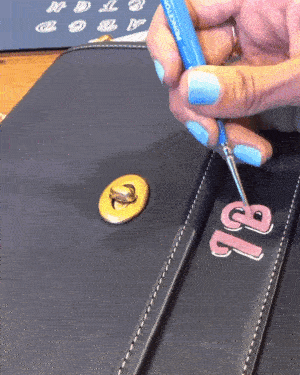 How to Paint a Purse with Angelus Leather Paint  Painted leather purse, Leather  purse diy, Painting leather