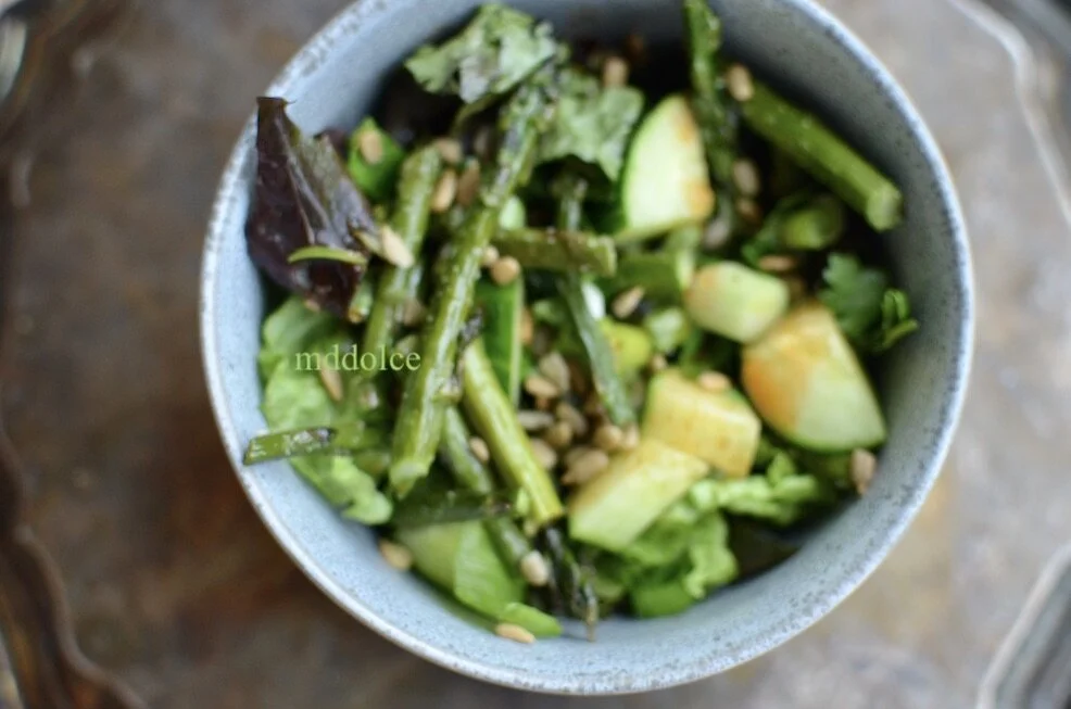 Salade verte avec sauce sriracha sucrée