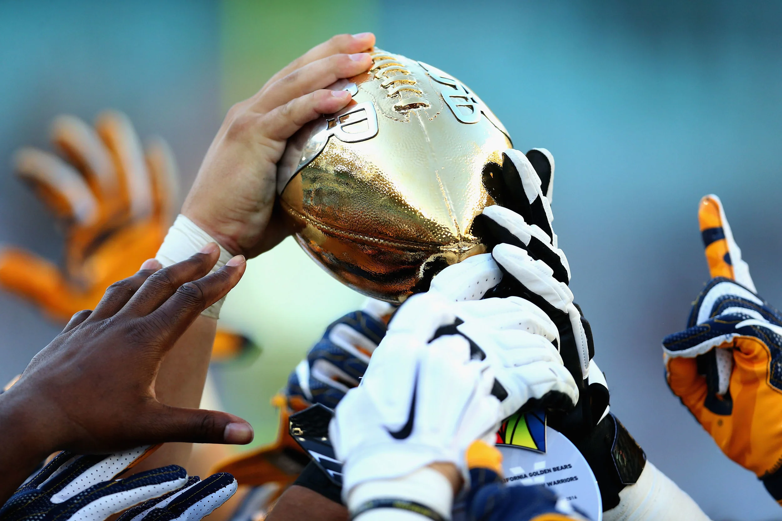  California Golden Bears celebrate victory after the College Football Sydney Cup match between University of California and University of Hawaii at ANZ Stadium on August 27, 2016 in Sydney, Australia. (Photo by Jason McCawley/Getty Images) 
