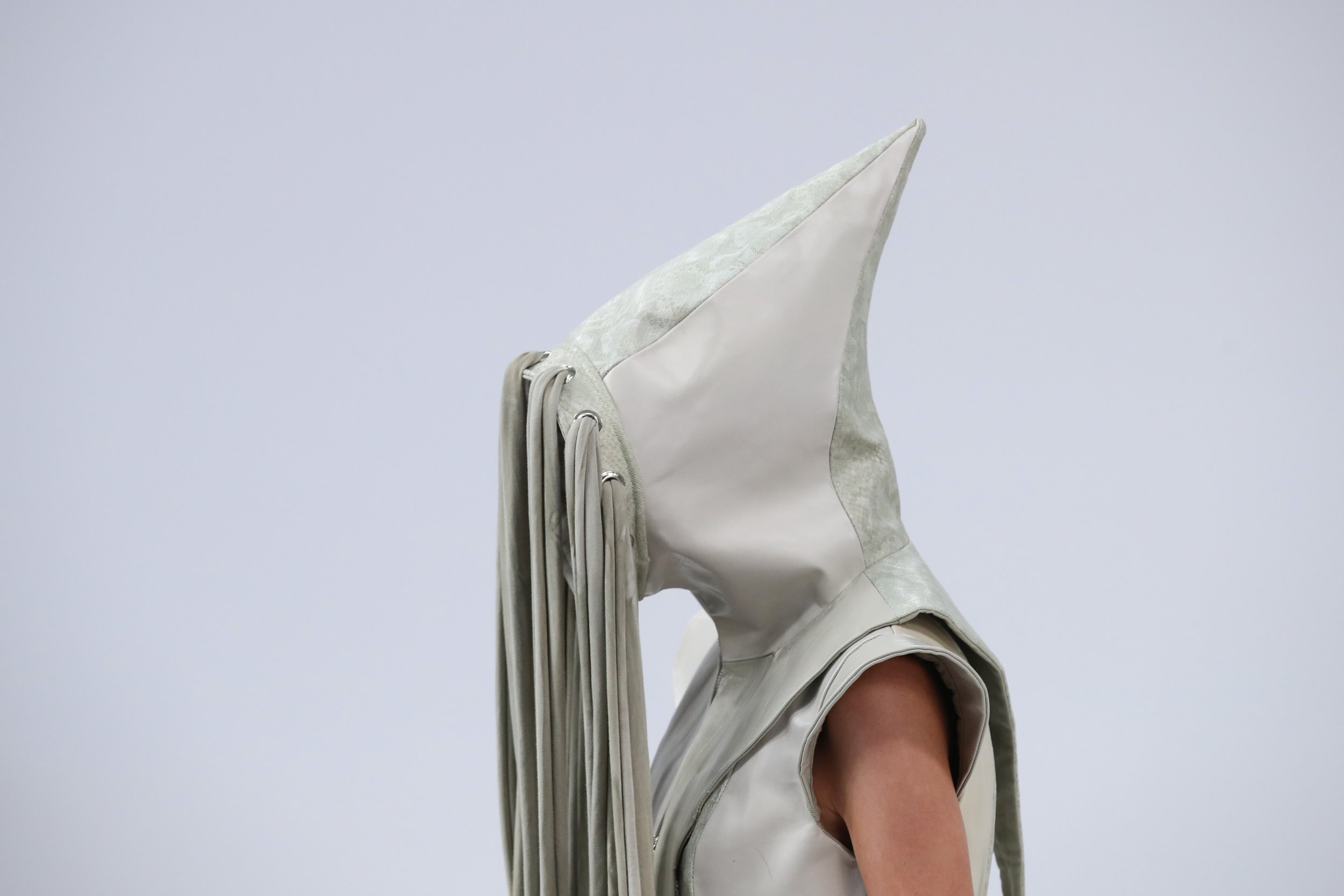  A model walks the runway in a design by Luke Rubén during the FDS TAFE NSW - The Innovators show at Australian Fashion Week 2026 at Museum of Contemporary Art on May 13, 2026 in Sydney, Australia. (Photo by Jason McCawley/Getty Images) 