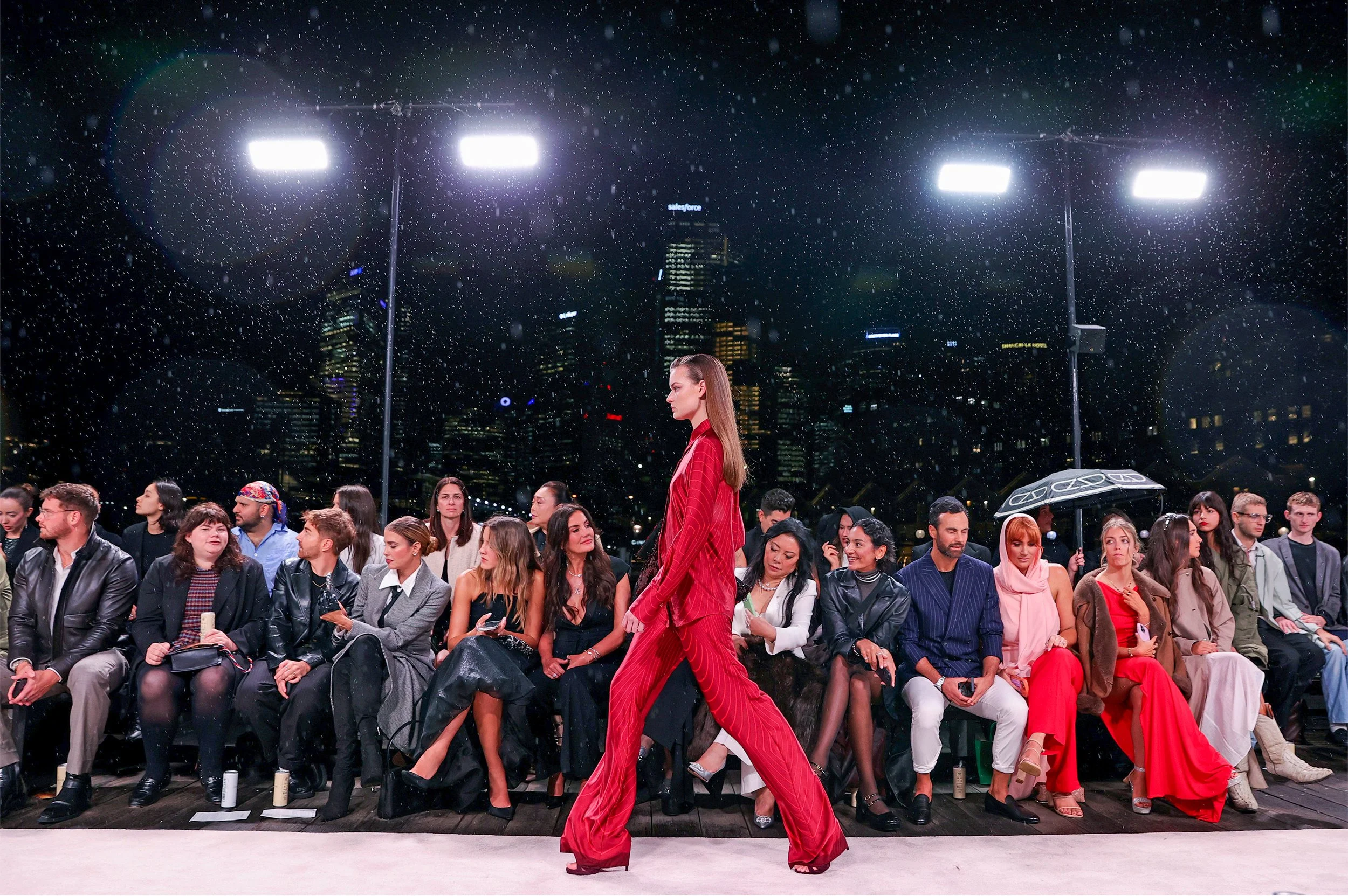  A model walks the runway during the Carla Zampatti show at Australian Fashion Week 2026 at the Park Hyatt Sydney boardwalk on May 11, 2026 in Sydney, Australia. (Photo by Jason McCawley/Getty Images) 