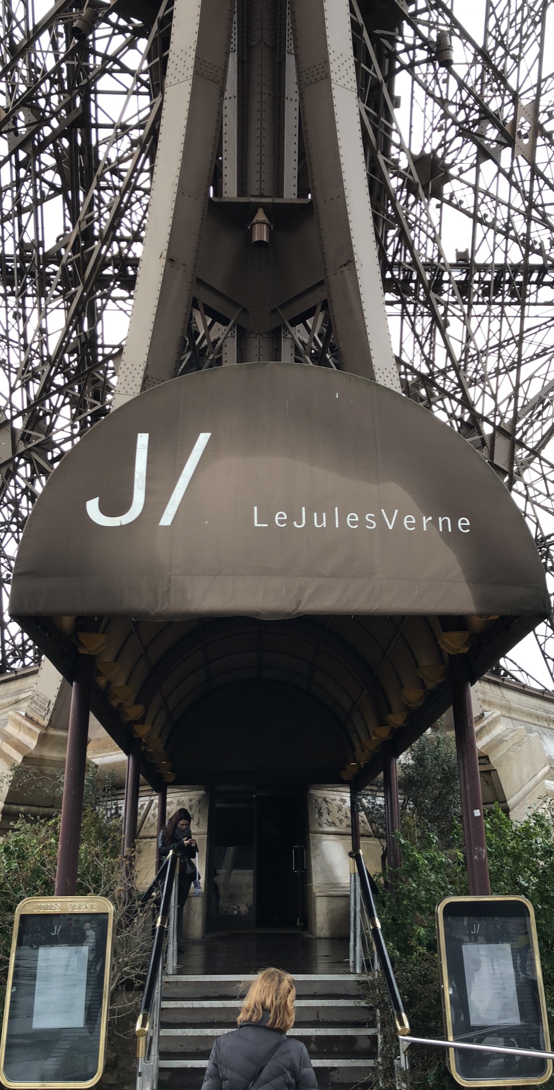 Le Jules Verne at the Eiffel Tower