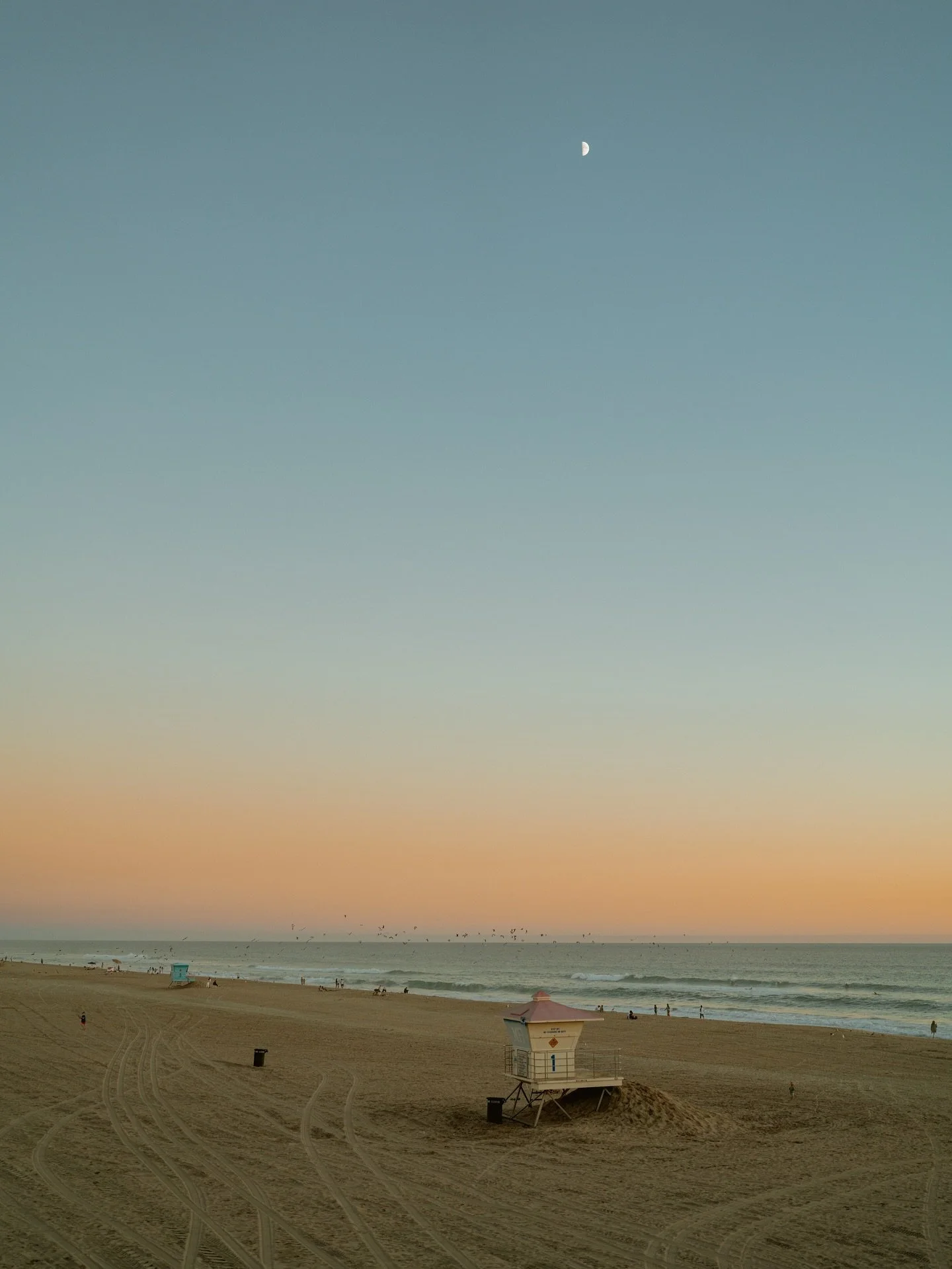 Yesterday&rsquo;s evening in Huntington Beach, Orange County 🍊🎞️ 

#oc #hb #huntingtonbeach #orangecounty #losangelesphotographer #californiaphotographer #travelphotographer #surfcityusa #visithuntingtonbeach