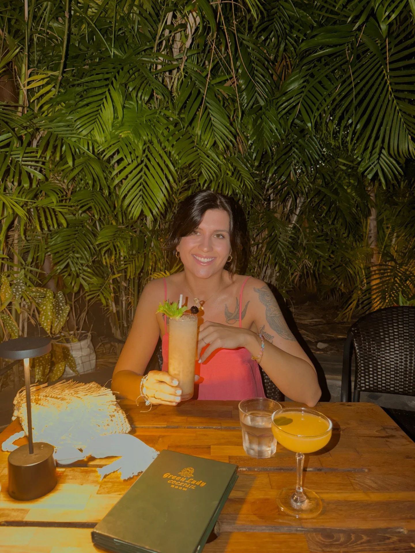 The best speakeasy in Waikiki, Oahu with delicious cocktails 🍸🐚🌱

Save this for your trip to Oahu! 📌

@greenladycocktailroom 

#oahu #oahubar #oahufood #waikikinightlife #visitoahu 

cocktail room &bull; oahu guide &bull; oahu cocktails &bull; wa