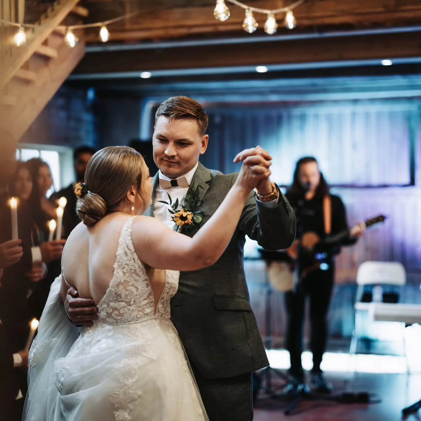 Kaikki kes&auml;n 2027 viikonloput on jo varattu h&auml;&auml;juhliin!

Hyvi&auml; uutisia silti: muiden kuukausien viikonloput ovat viel&auml; osin vapaana, ja kes&auml;n arkijuhlat tarjoavat ihanan rauhallisen ja usein joustavamman vaihtoehdon ✨

O