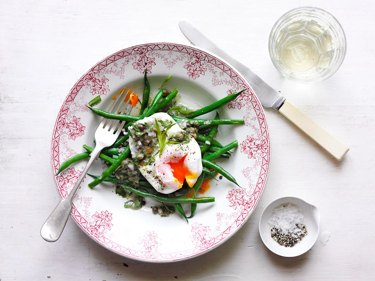 poached egg and green bean salad