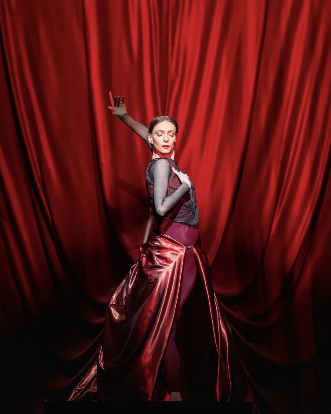CONGRATULATIONS to Set &amp; Costume Designer @lfctheatre on the #worldpremiere of his new ballet #ladymacbeth which opened this weekend @nationaleoperaballet in #amsterdam &bull; Simply stunning 
.
.
.
#luisfcarvalho #designer #design #set
#setdesig