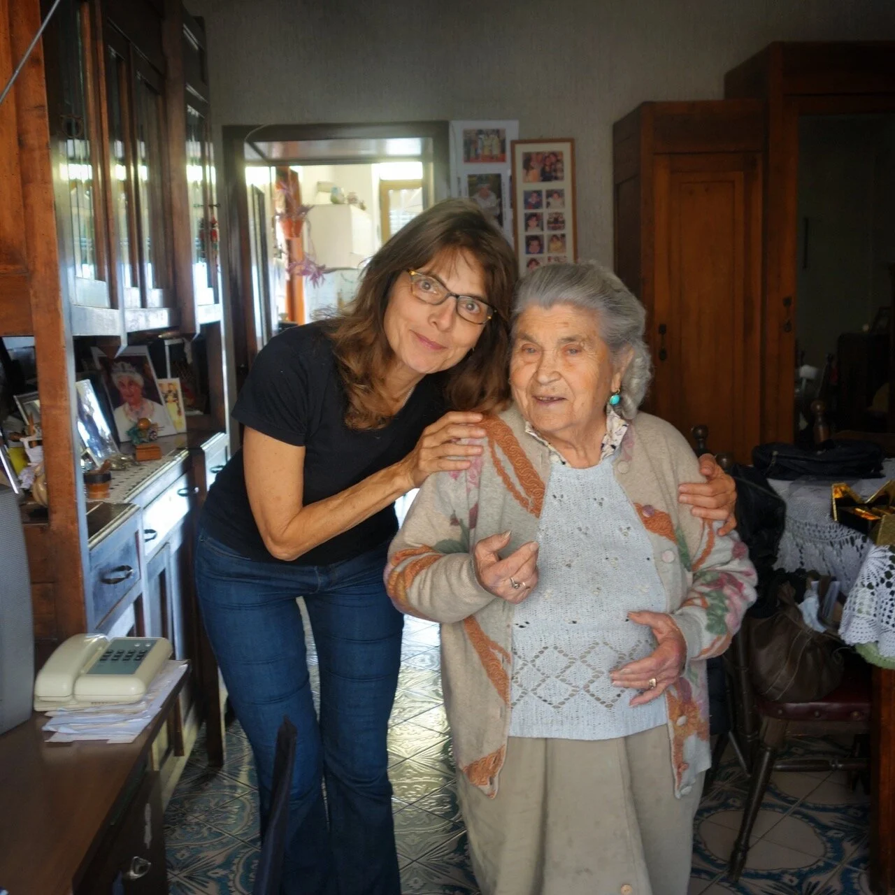 Io Sono Famosa Qui (Sort Of)