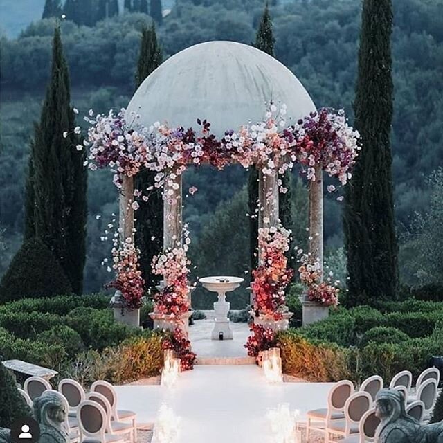 We just love this venue 🌲 What a dream location! Regram @5starweddings .
.
.
#weddinginspo #weddinginspiration #weddingvenue #weddinglocation #wedding #weddingflowers #weddingdecor #weddingday #bryllup #bryllupsinspo #bryllupslokasjon