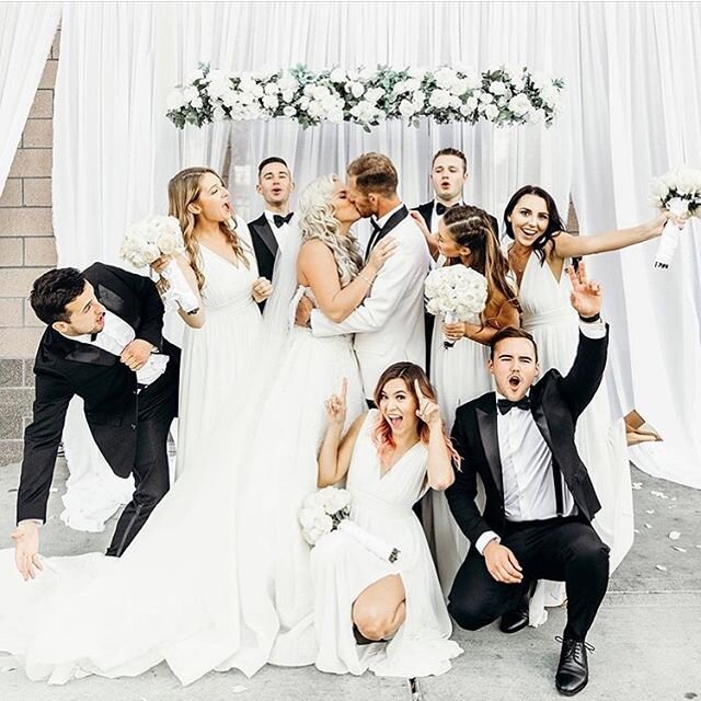 Love this way of capturing the bridal party 🕊 Regram @juliebulanov .
.
.
#weddinginspo #weddingparty #weddingphotography #weddingphoto #weddingdress #weddingday #wedding #bride #bryllupsinspirasjon #brud #bryllup #bryllupsfoto #bryllupsbilde #brudek