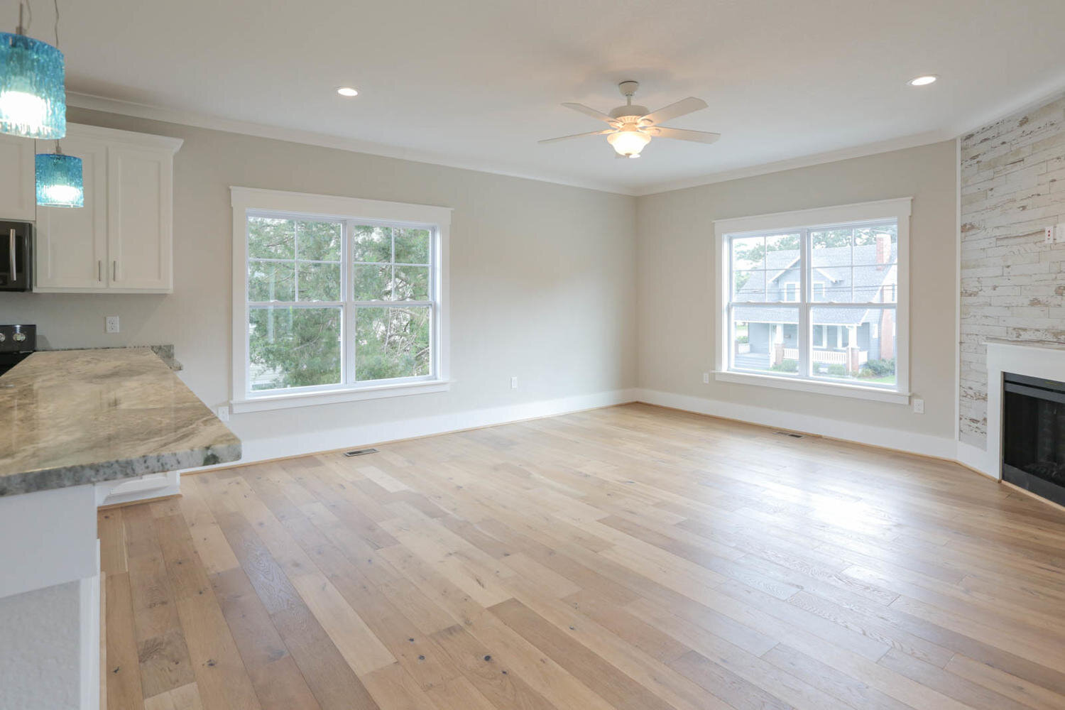 1412 Cypress Ave Virginia-large-005-21-Living Room-1500x1000-72dpi.jpg