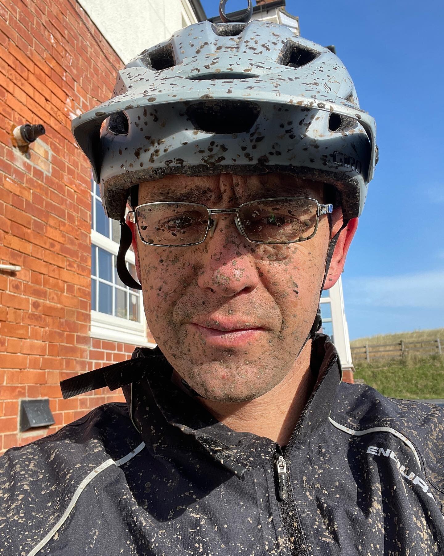 Guess who forgot to put their #muckynutz mudguard on!
.
- Bude based company
- UK made
- Made from recycled plastic
In stock now. 
@muckynutz #rideitbude #bude #recycled #rideitcycles #cornwall #mtblife #ebikes #mudfest #supportyourlocalbikeshop