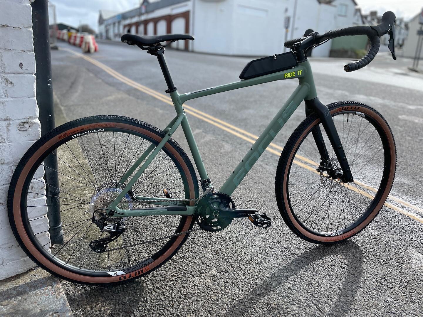 The very sweet focus atlas 6.8 gravel bike has arrived in small, medium and large. 
2x11 GRX, lightweight alloy frame with carbon fork, comes as 700c but can take 27.5&rdquo; wheels up to 2.1&rdquo;. 
It&rsquo;s a lot of well spec&rsquo;d bike that&r