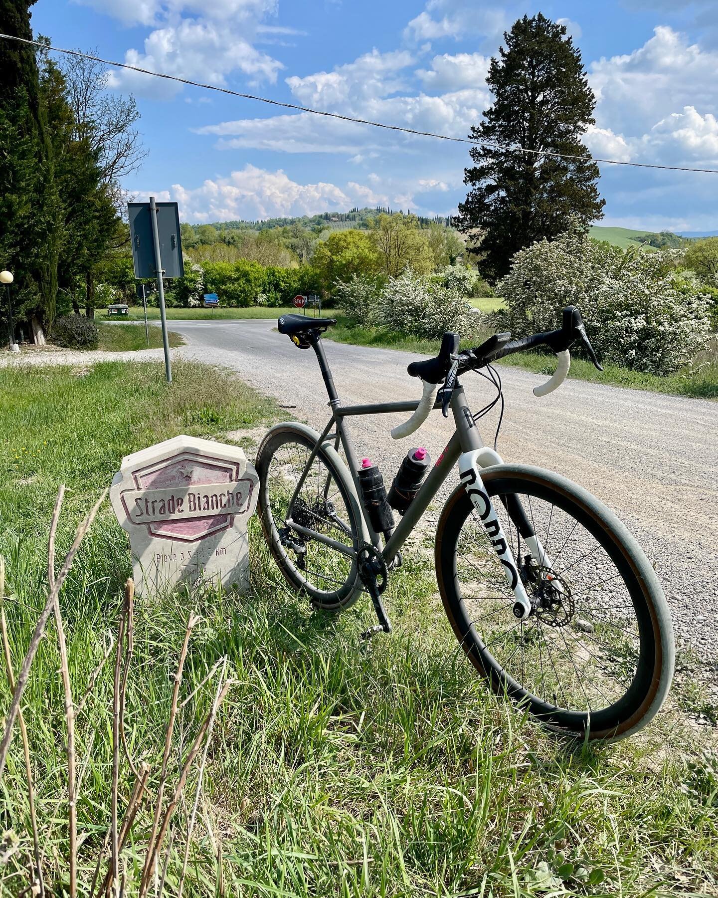 Product testing 👌🏼

#stradabianche #italy #gravelbike #stradebianche #rideitbude #rideitcycles #rondoruutti #rondoruut #dropbarsoffroad #strava #iphone12pro #gravel