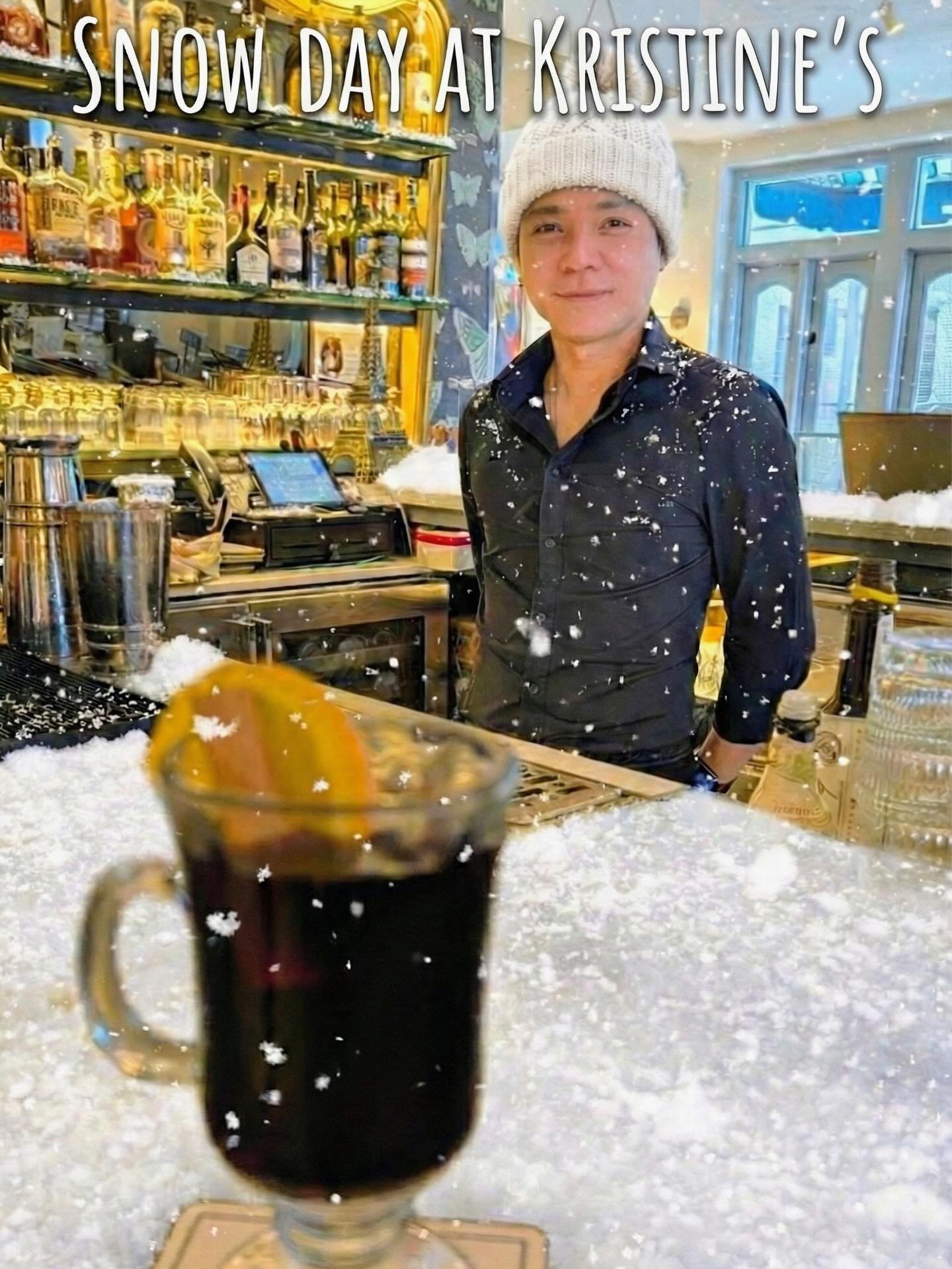 Princeton locals, come join us this snowy Sunday for some mulled wine and food! ❄️🍸