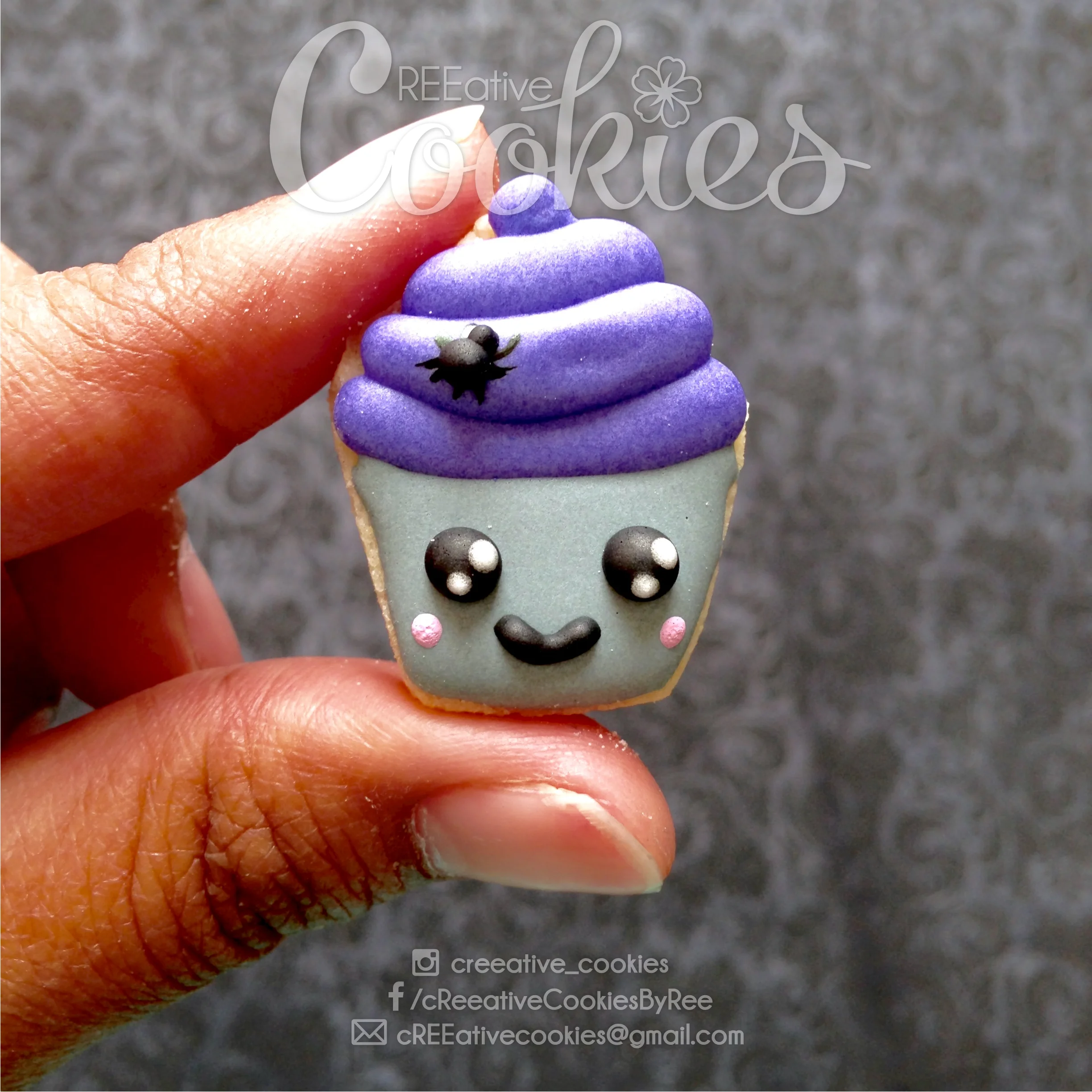 MiniHalloween_CupcakeSolo2.jpg