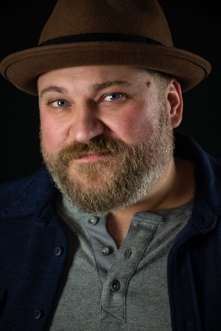 Aaron Munoz headshot.jpg