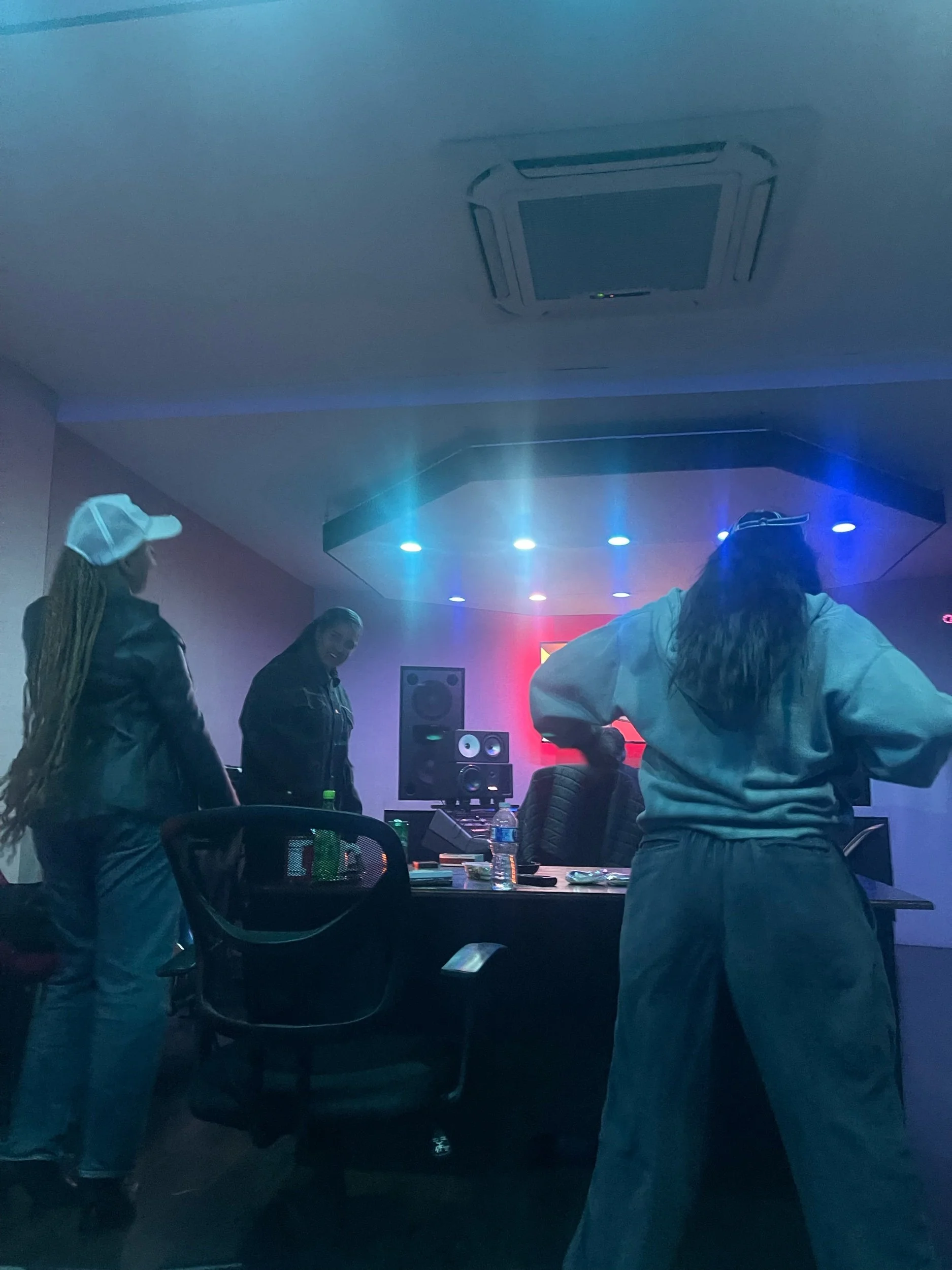 the only photo i have from the da chlo recorded her verse lol