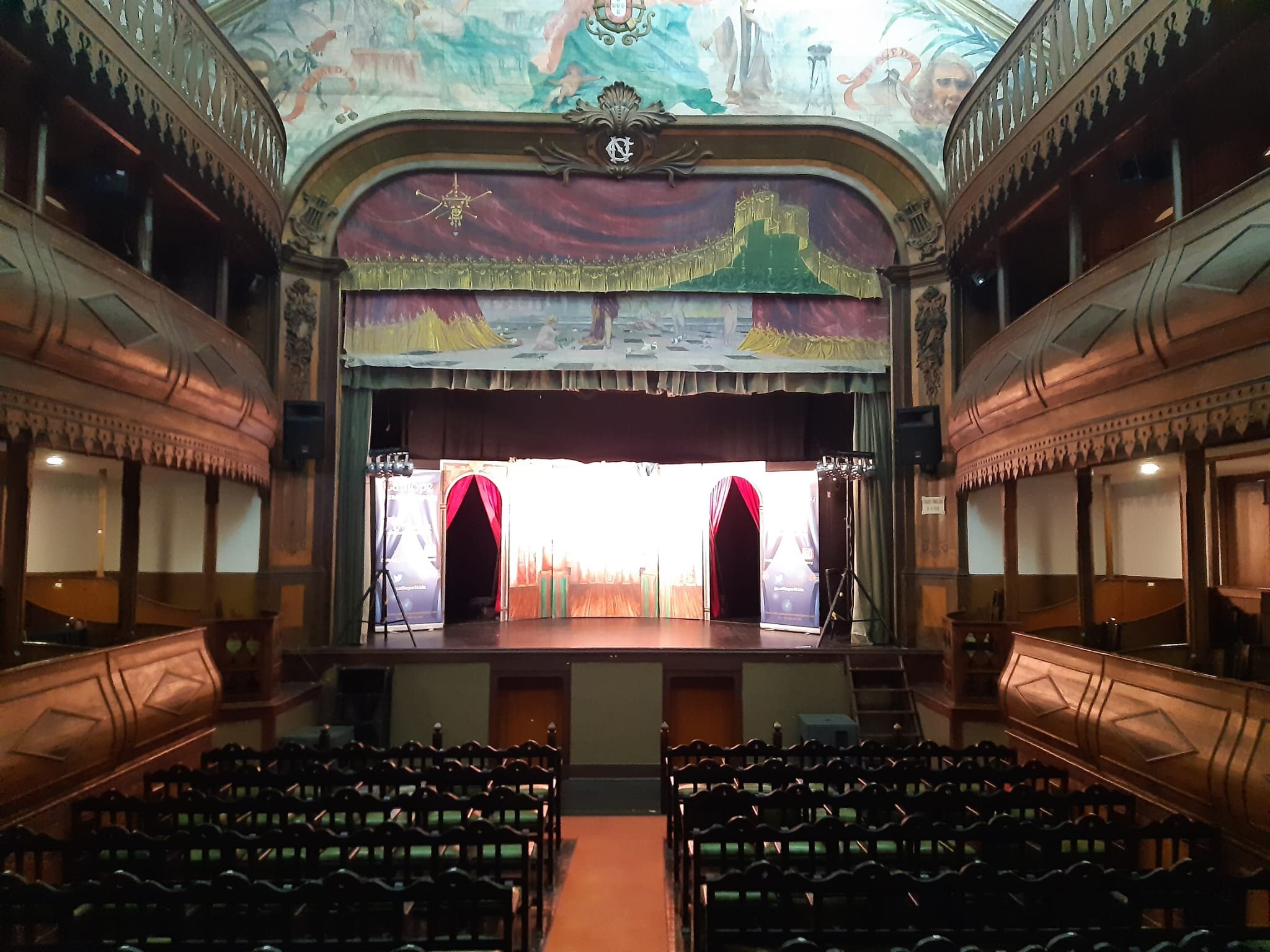 A few months ago, we had the privilege of performing in this Beautiful theatre in Nazar&eacute;. A true hidden gem! What do you think?

 #educationaltheatre #childrenstheater #theatre #musicaltheater #childrenstheatre #educationaltheater #teatroeduca