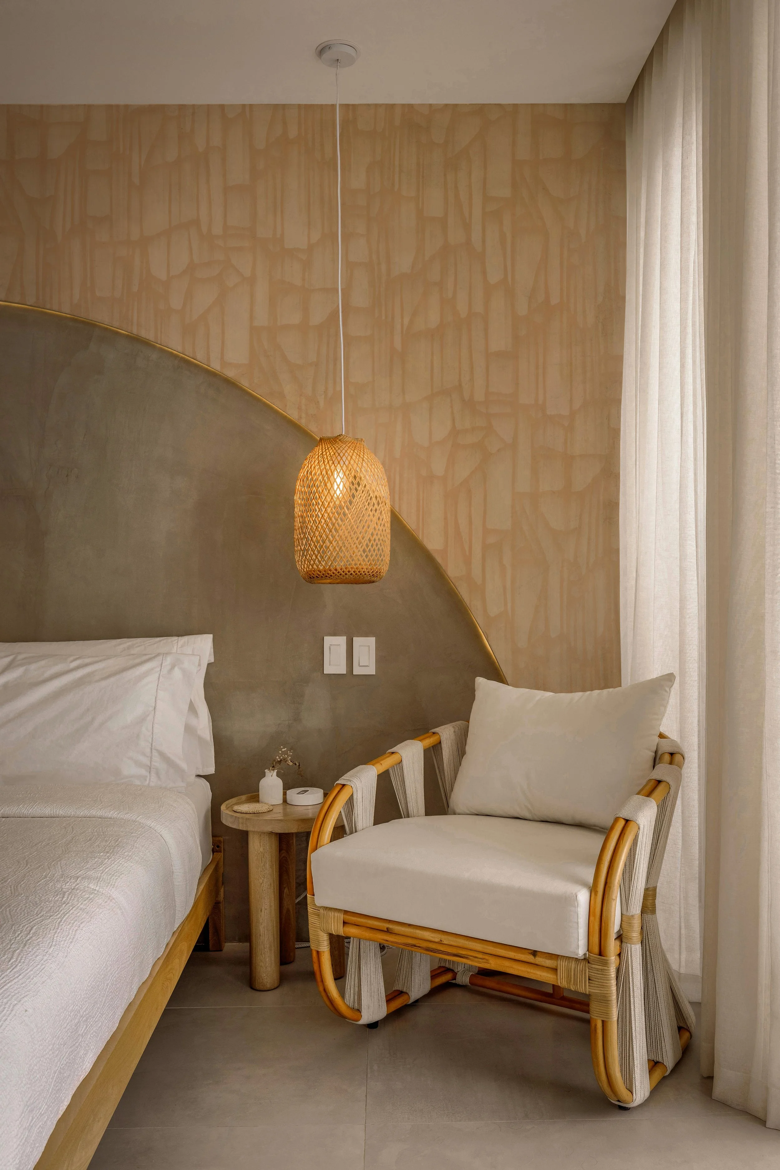 Petra Wallpaper - Customizable Monochrome