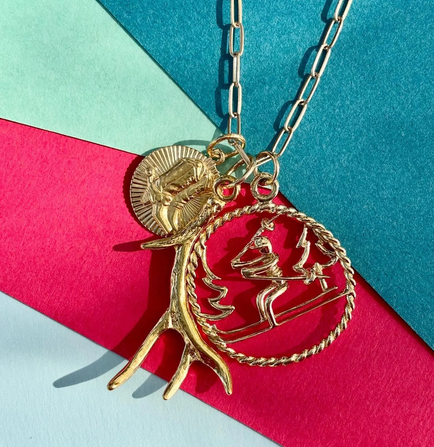 Chalet Chic ❄️ for the snow bunny who loves to ski or just loves the  mountain life. ✨ Cowboy boots charm, vintage ski disc and antlers charm on the Dryden chain. ❄️